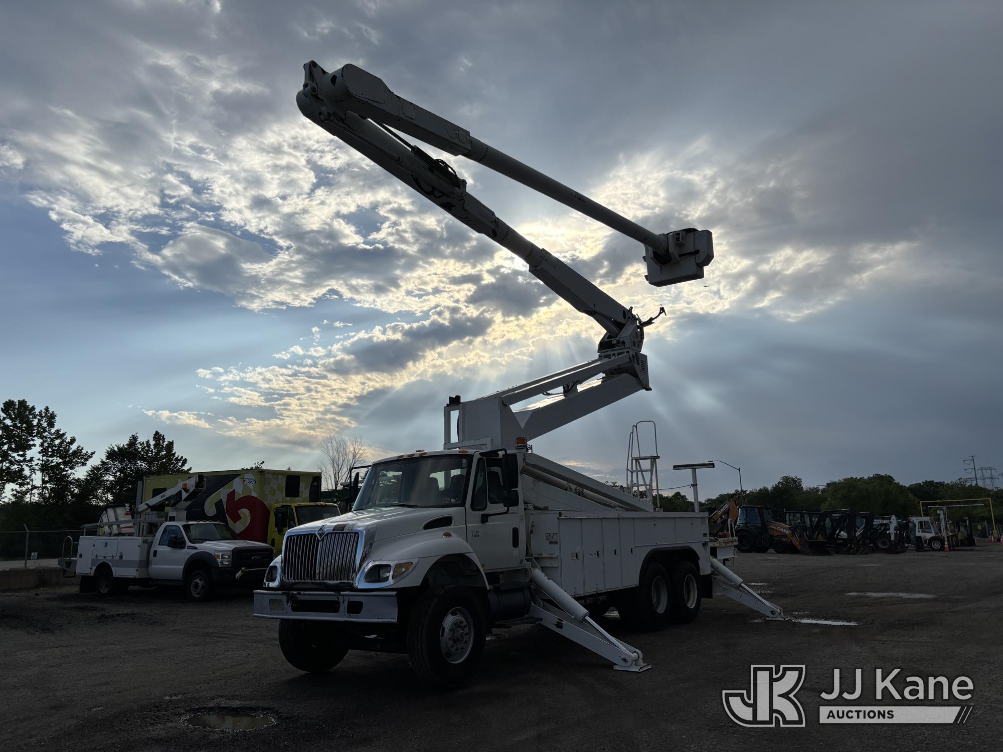 Photo of a 2007 International 7400