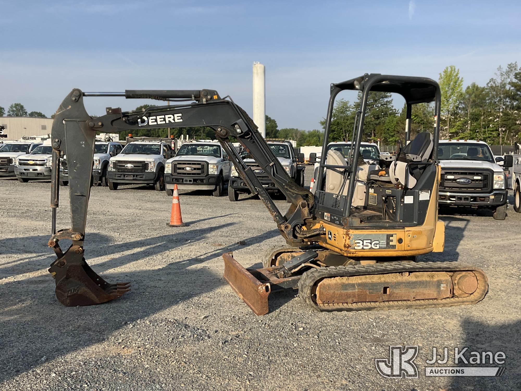 Photo of a 2015 John Deere 35G