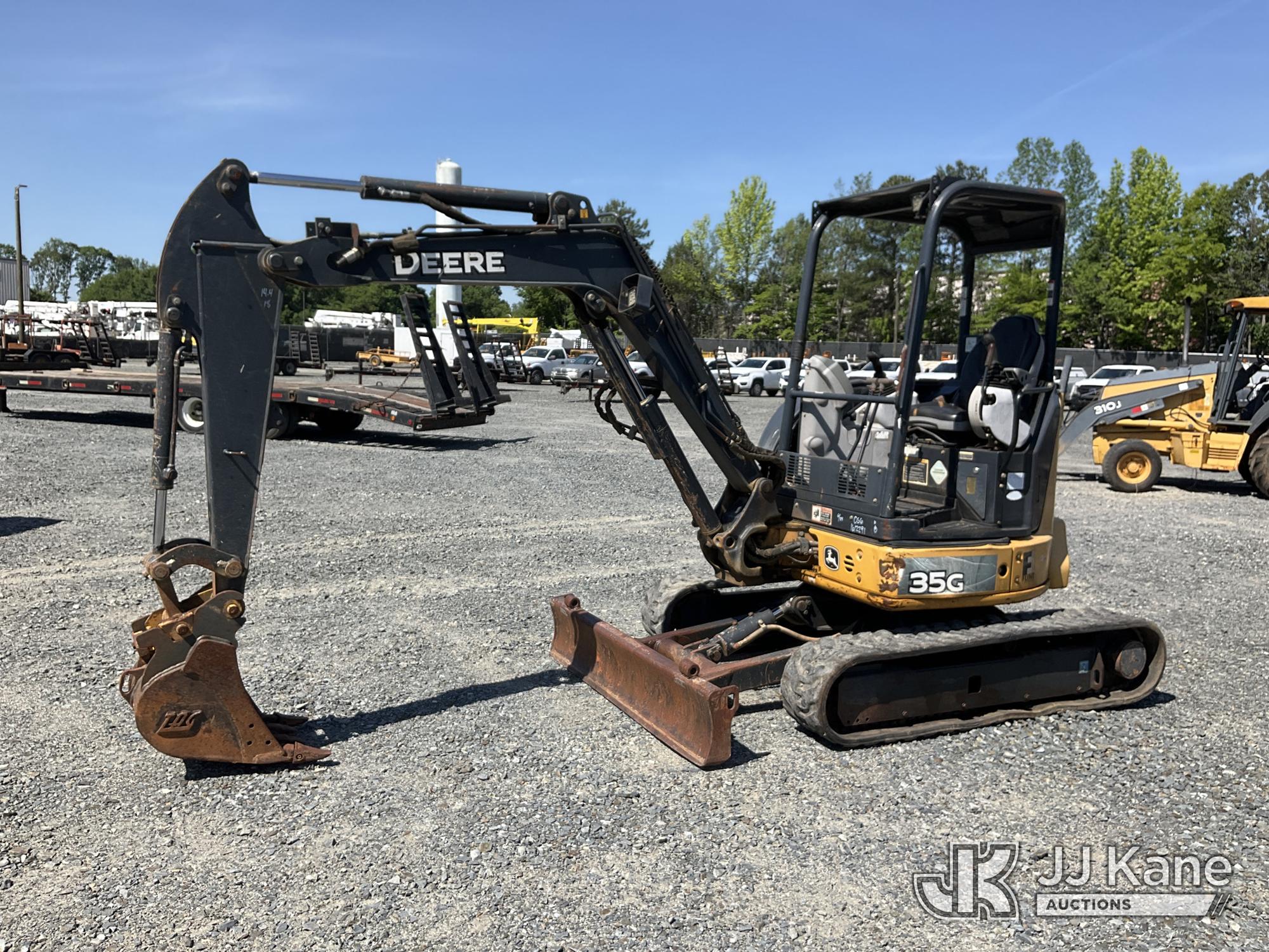Photo of a 2016 John Deere 35G
