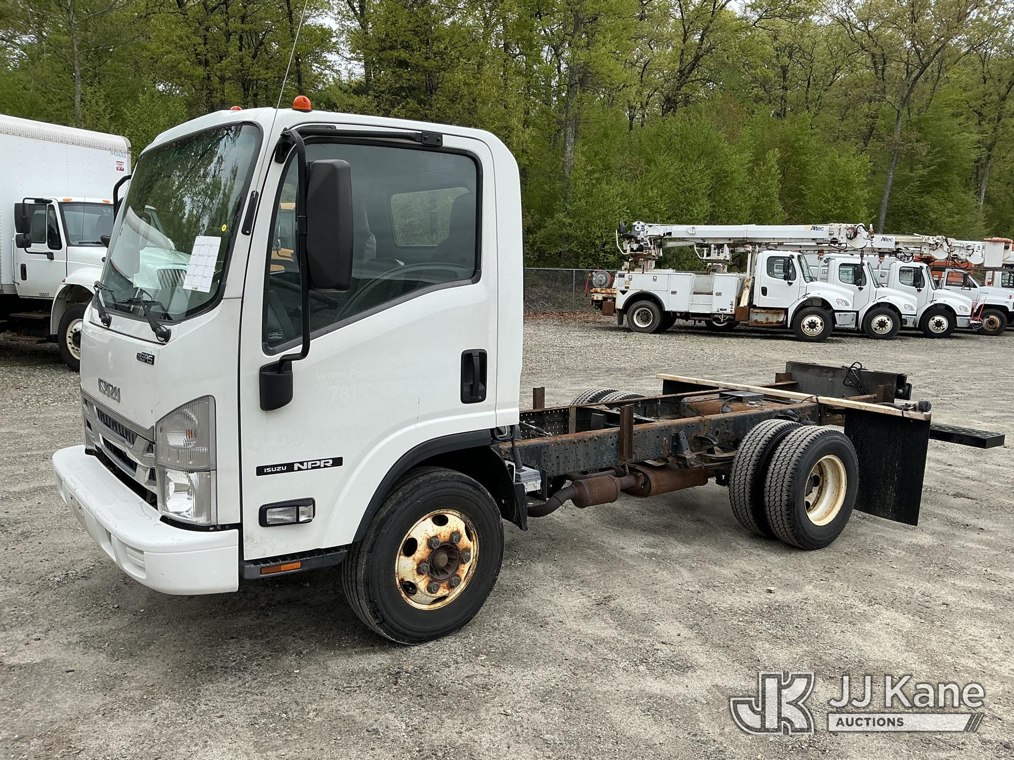 Photo of a 2019 Isuzu NPR
