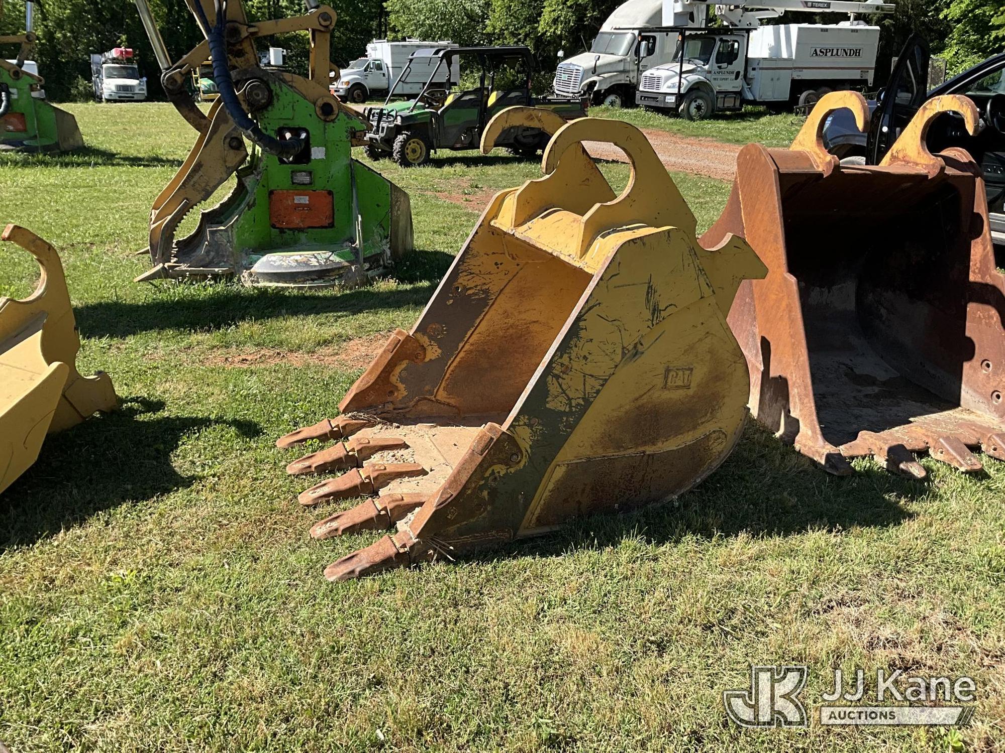 Caterpillar 36 in. Digging Bucket
