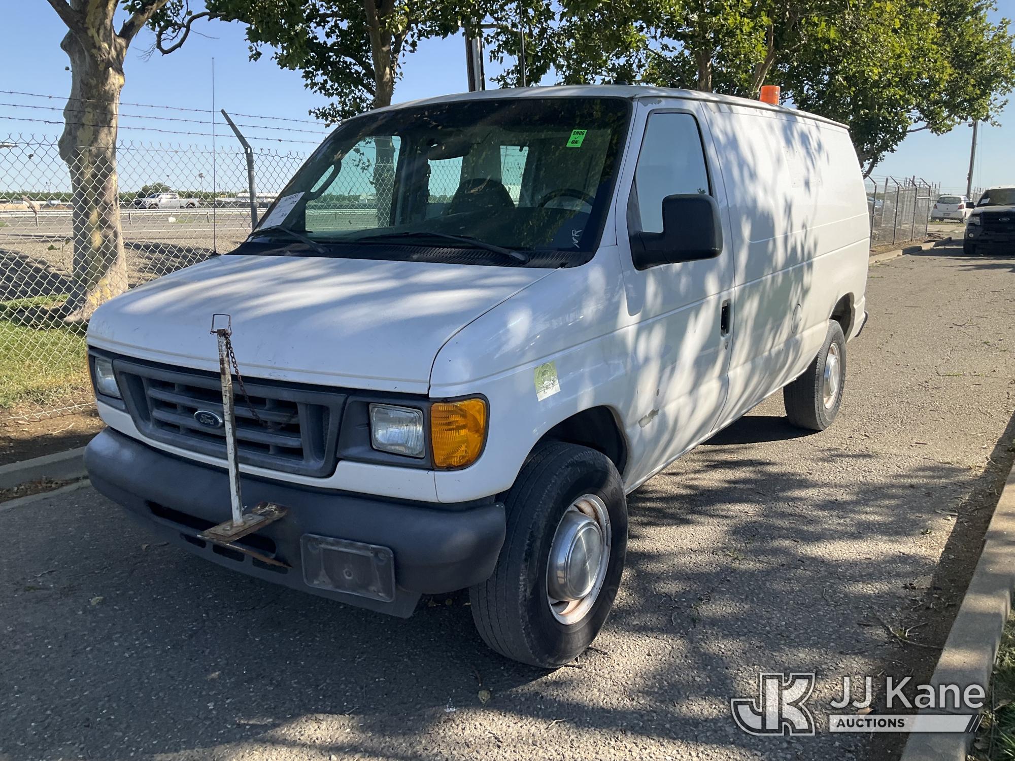 Photo of a 2004 Ford Econoline