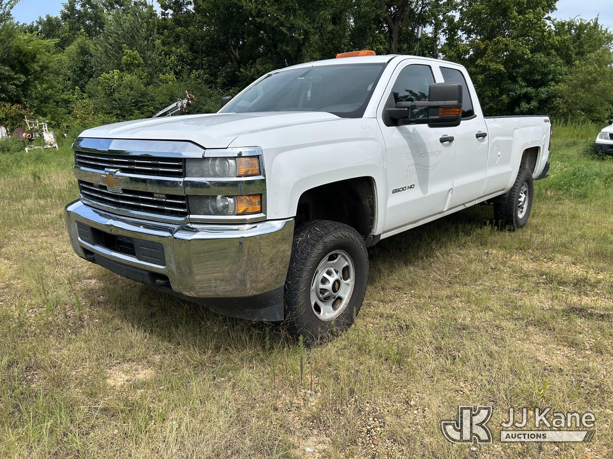 2015 Chevrolet Silverado 2500HD 4x4 Extended-Cab Pickup Truck