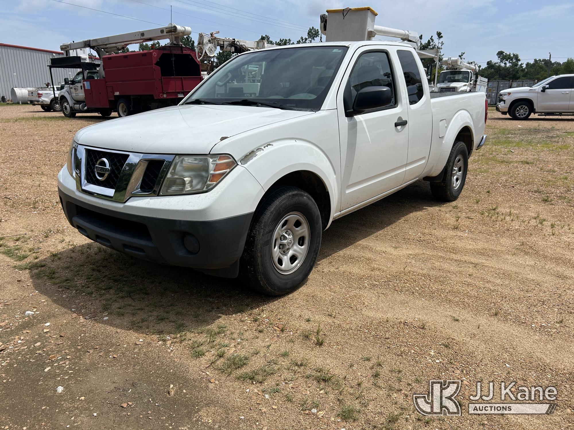 2016 Nissan Frontier Extended-Cab Pickup Truck