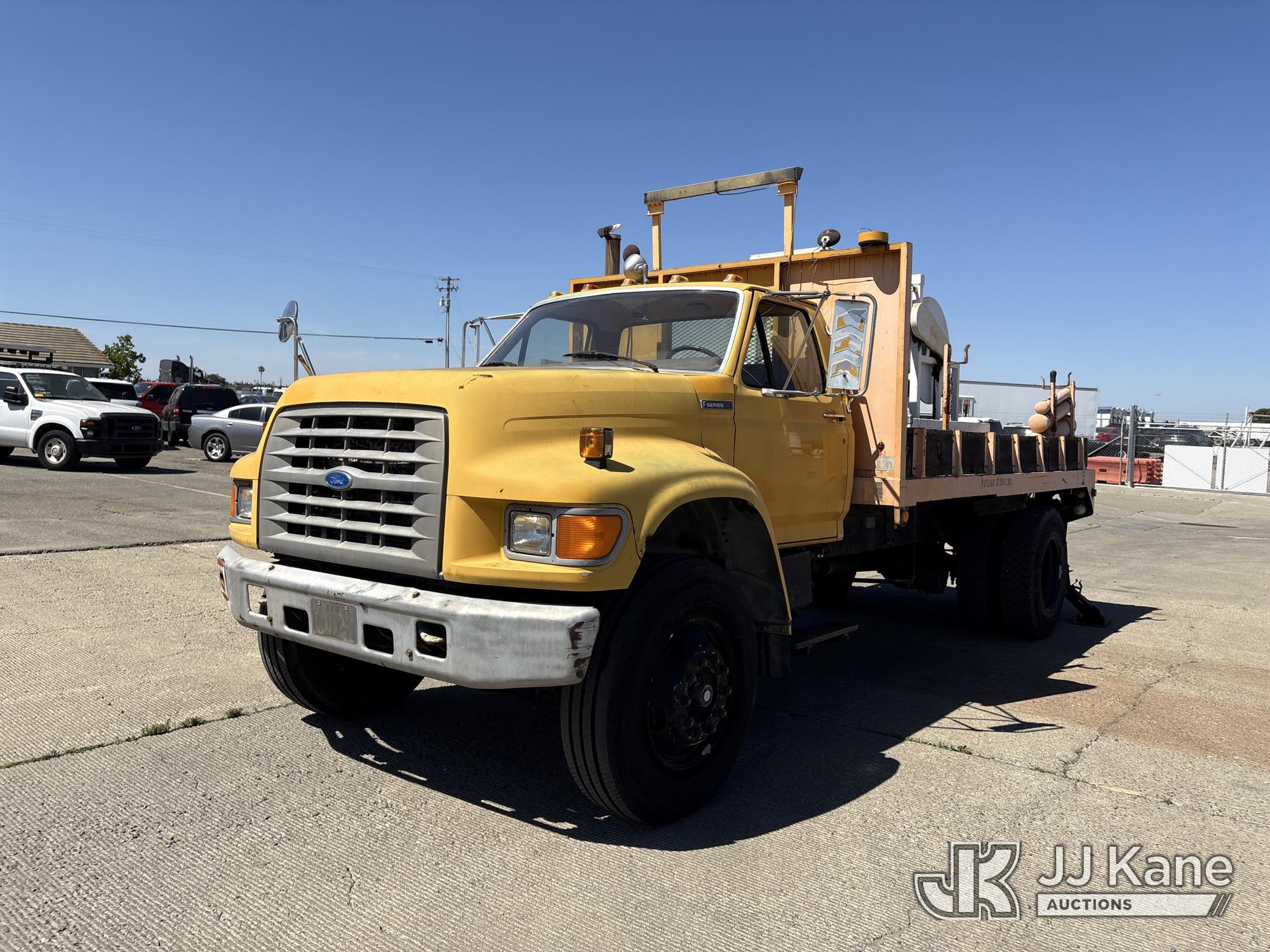 Photo of a 1995 Ford F800
