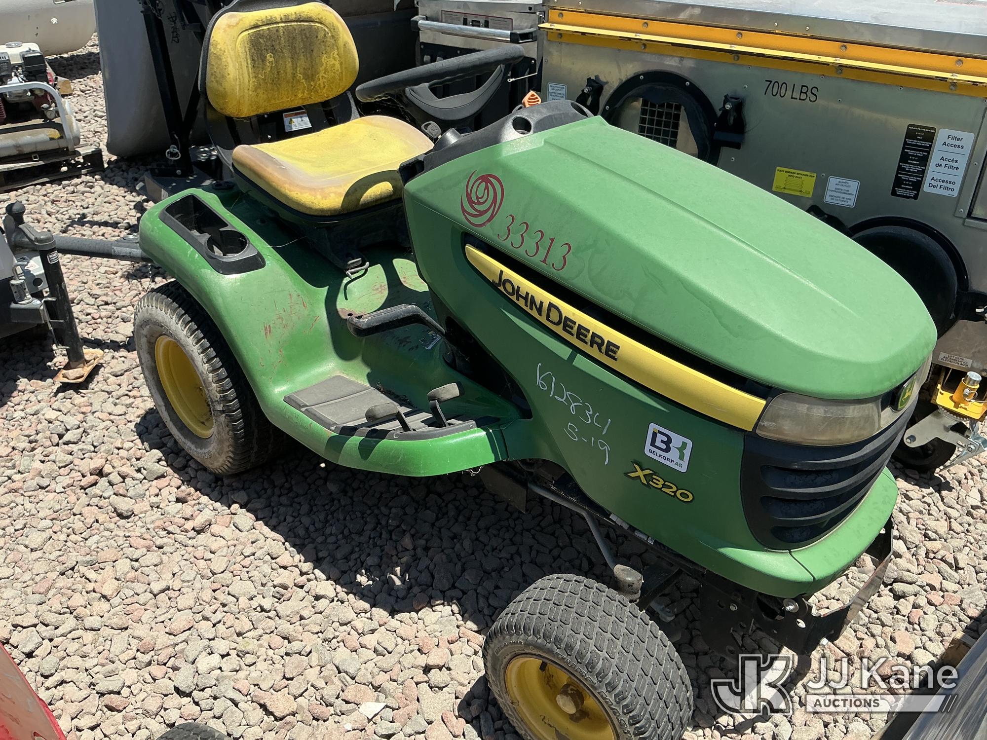 2013 John Deere X320 Lawn Tractor