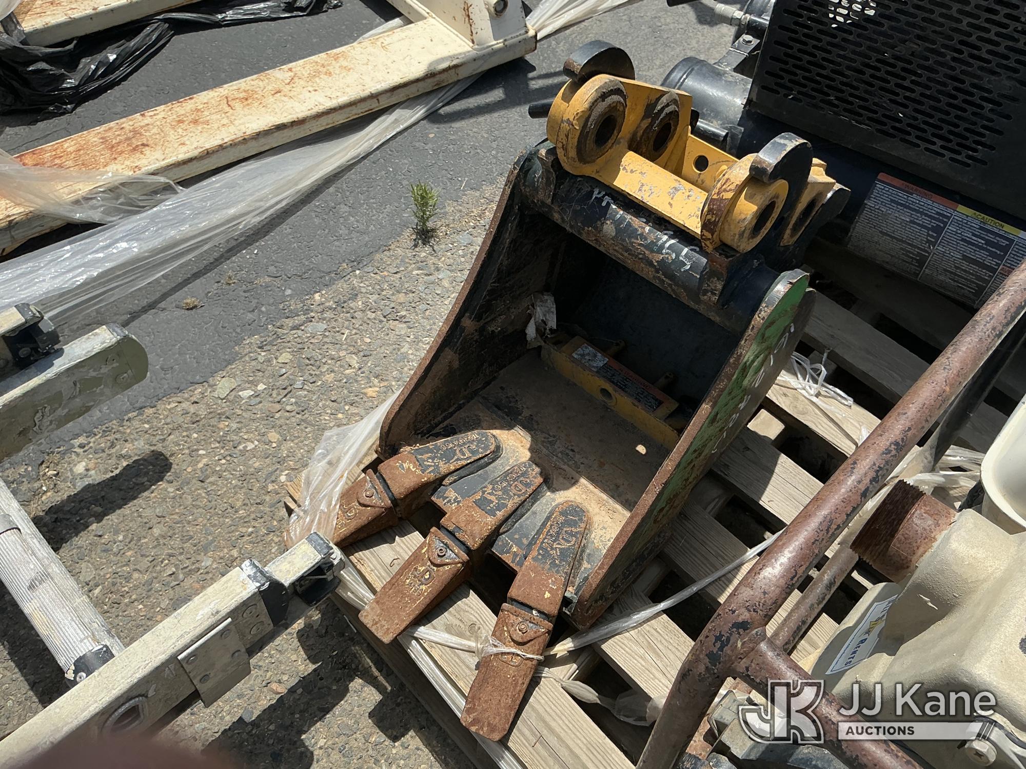 12” Digging Bucket (Used) NOTE: This unit is being sold AS IS/WHERE IS via Timed Auction and is located in Dixon