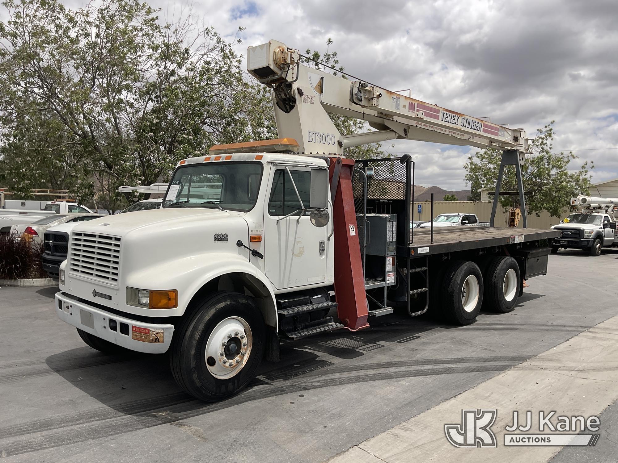 Photo of a 2001 International 4900