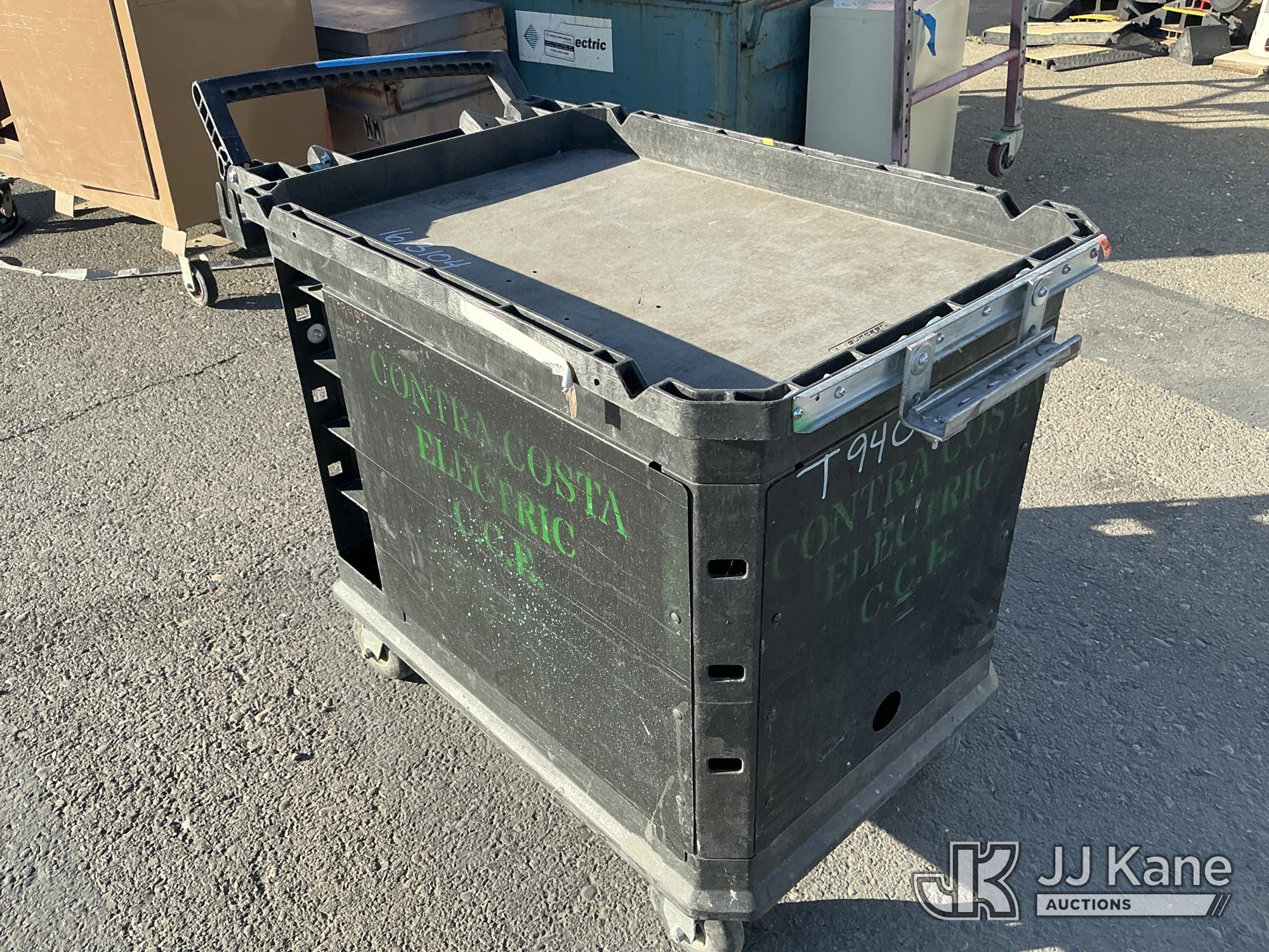 Rolling Cart (Used) NOTE: This unit is being sold AS IS/WHERE IS via Timed Auction and is located in Dixon