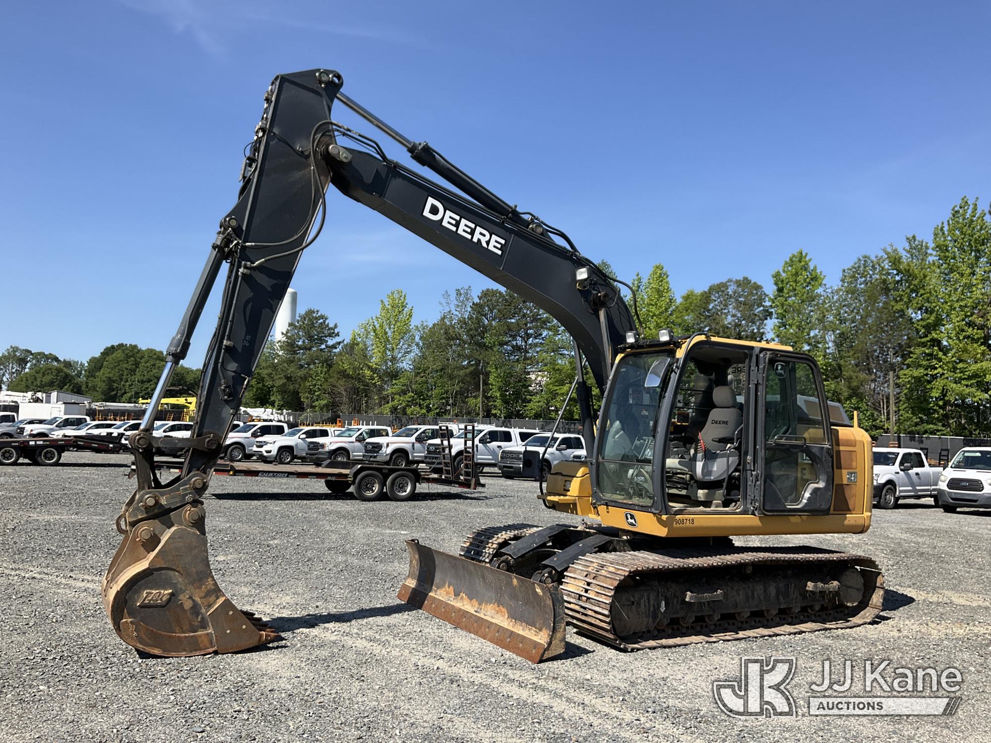 Photo of a 2015 John Deere 130GLC