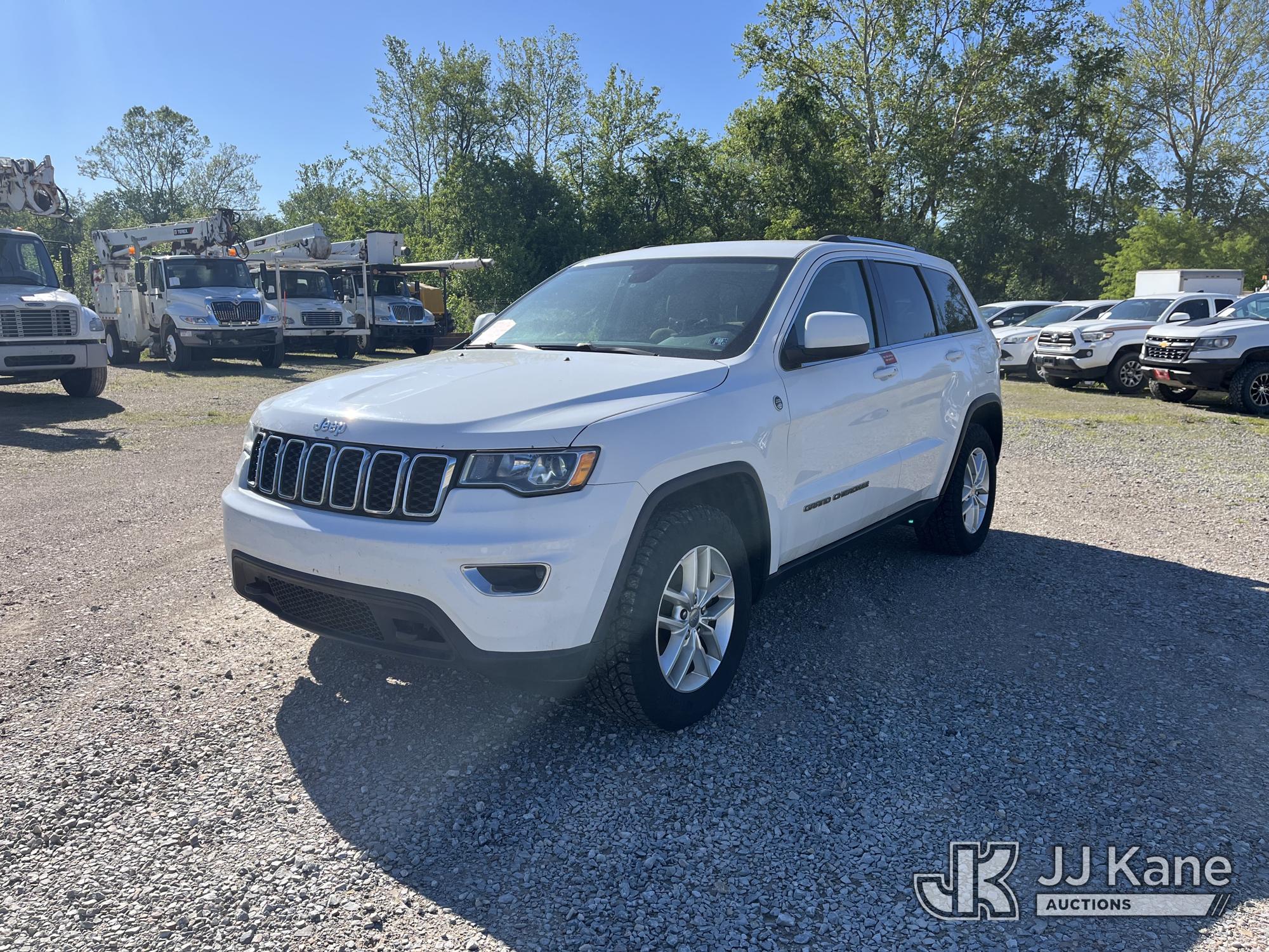 Photo of a 2017 Jeep Grand Cherokee 4x4