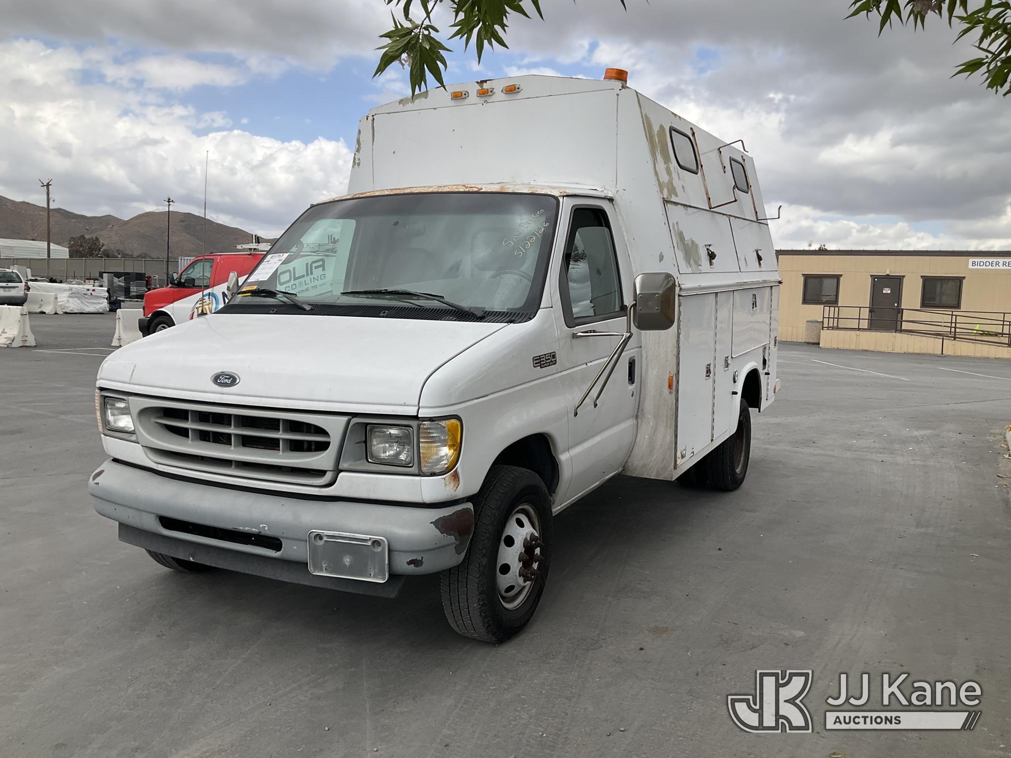 Photo of a 2002 Ford Econoline E-350 SD