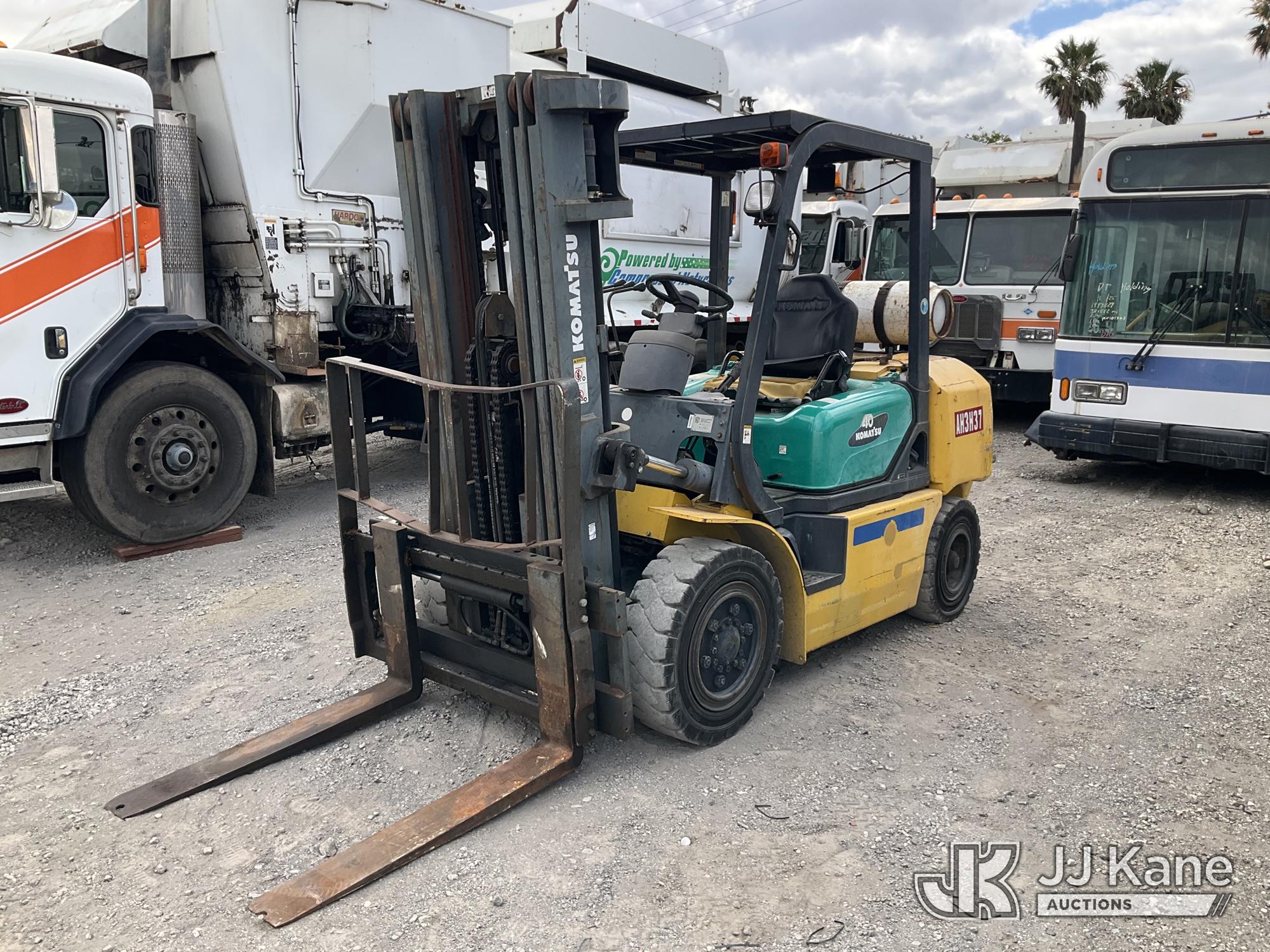 Photo of a  Komatsu FG40ZT-8