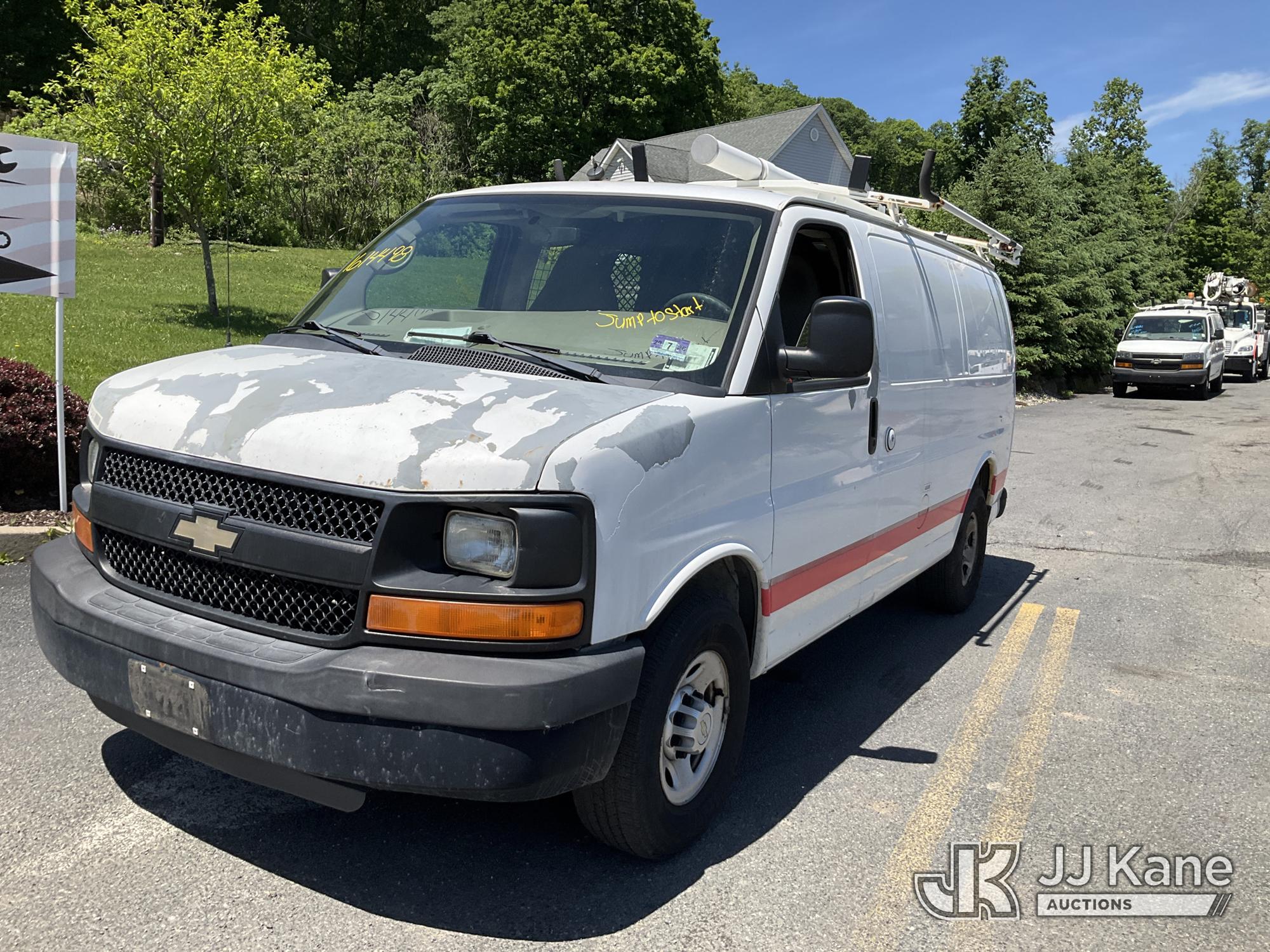 Photo of a 2011 Chevrolet Express G2500
