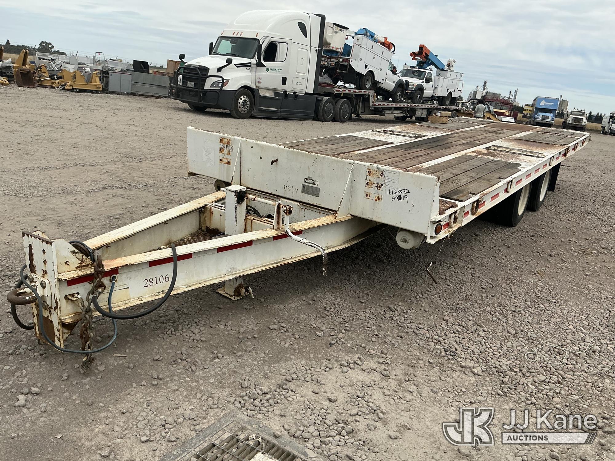 2002 Trail King TKT40LP-2600 Tilt-top Tagalong Equipment Trailer