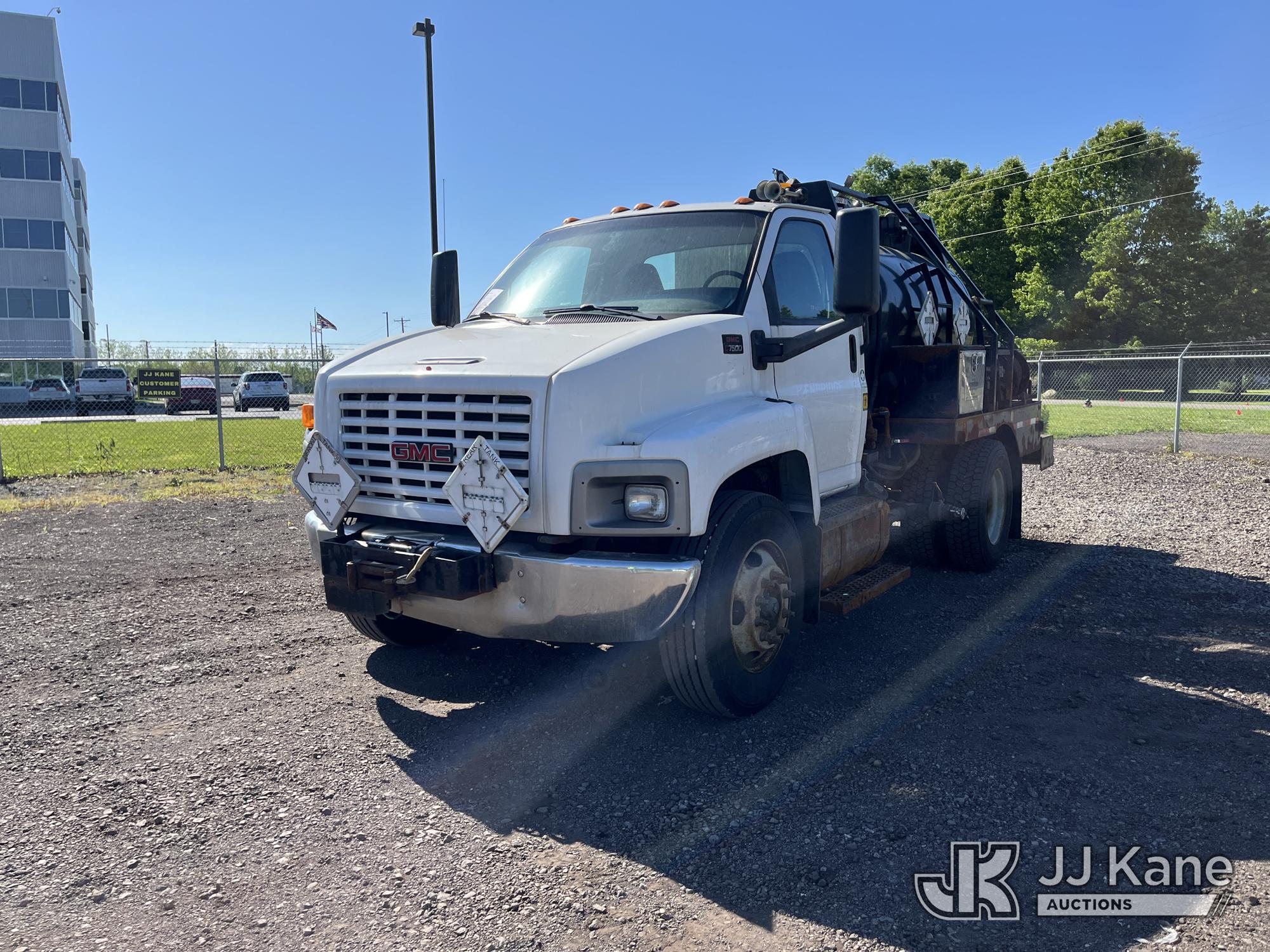 Photo of a 2007 GMC C7500
