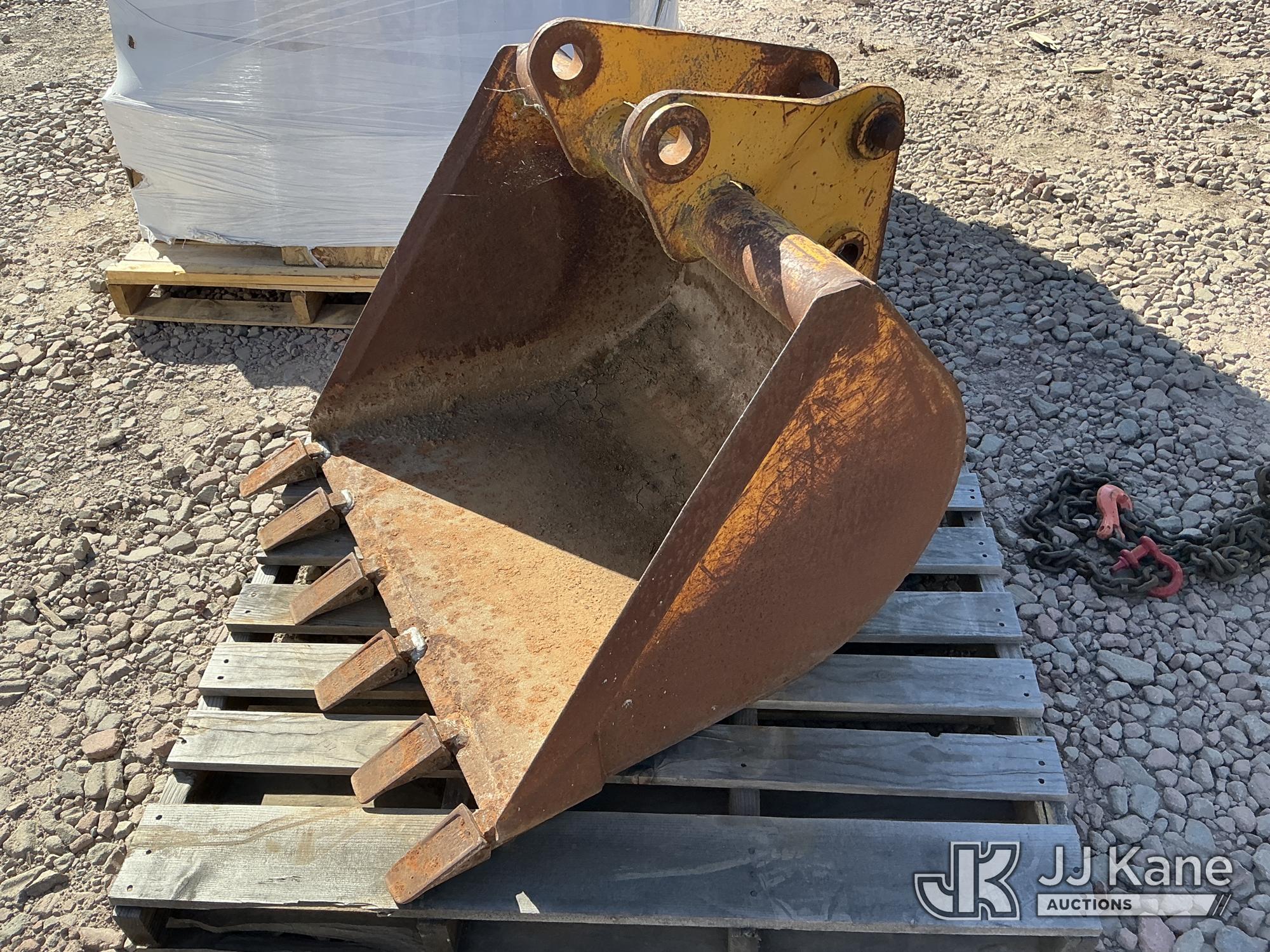 Backhoe Bucket (Used ) NOTE: This unit is being sold AS IS/WHERE IS via Timed Auction and is located in Dixon