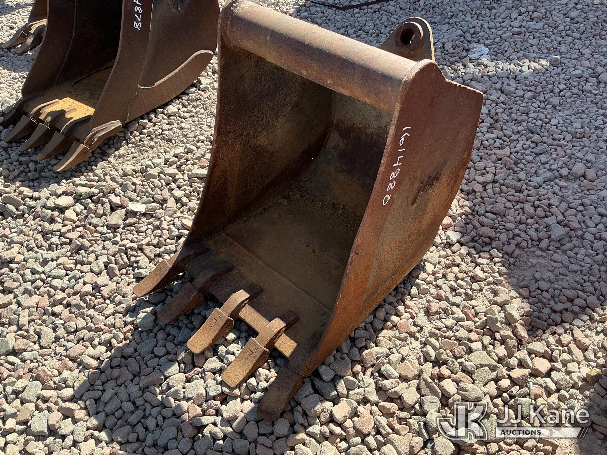 Backhoe Bucket (Used) NOTE: This unit is being sold AS IS/WHERE IS via Timed Auction and is located in Dixon