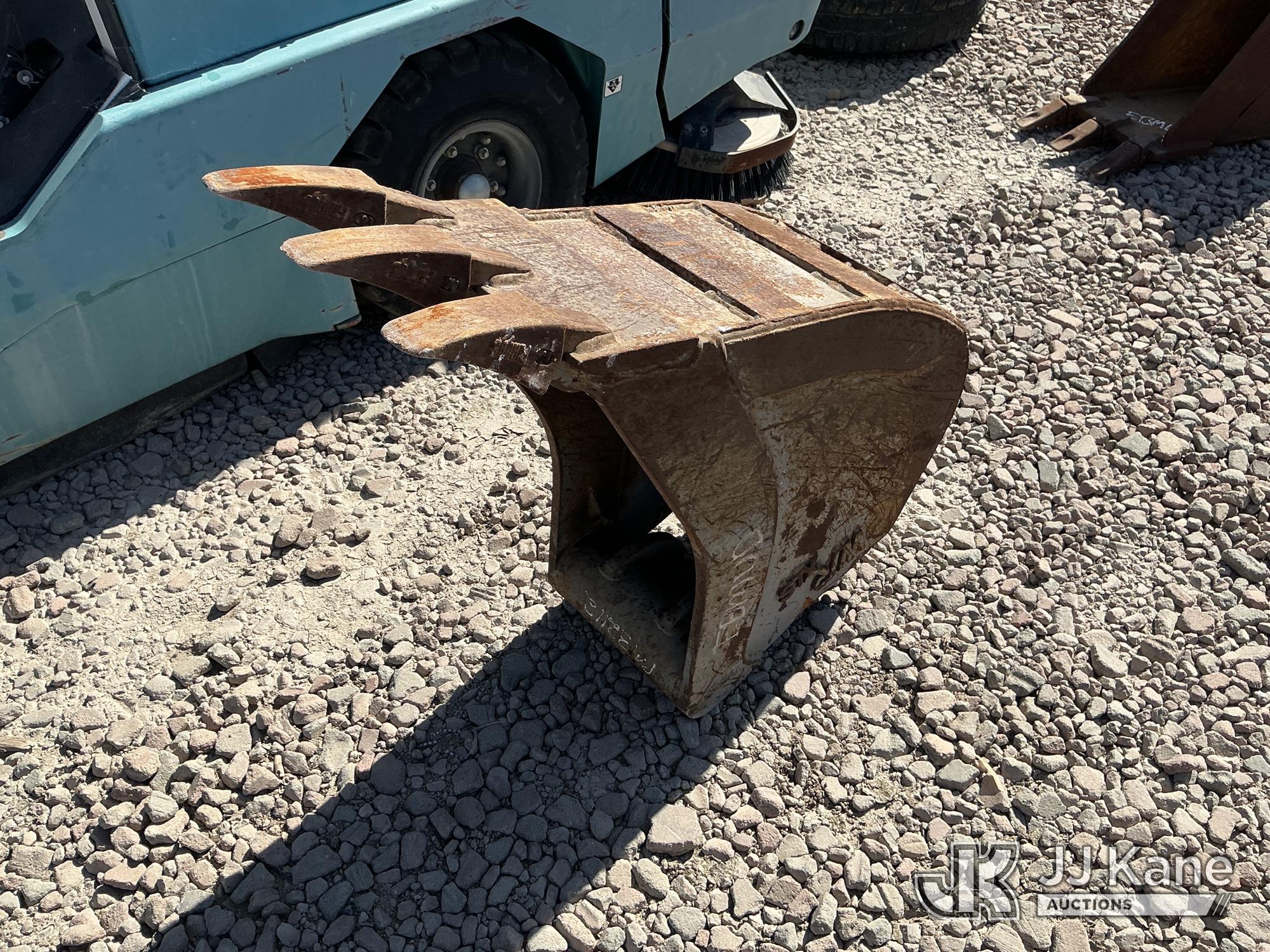 Backhoe Bucket (Used ) NOTE: This unit is being sold AS IS/WHERE IS via Timed Auction and is located in Dixon