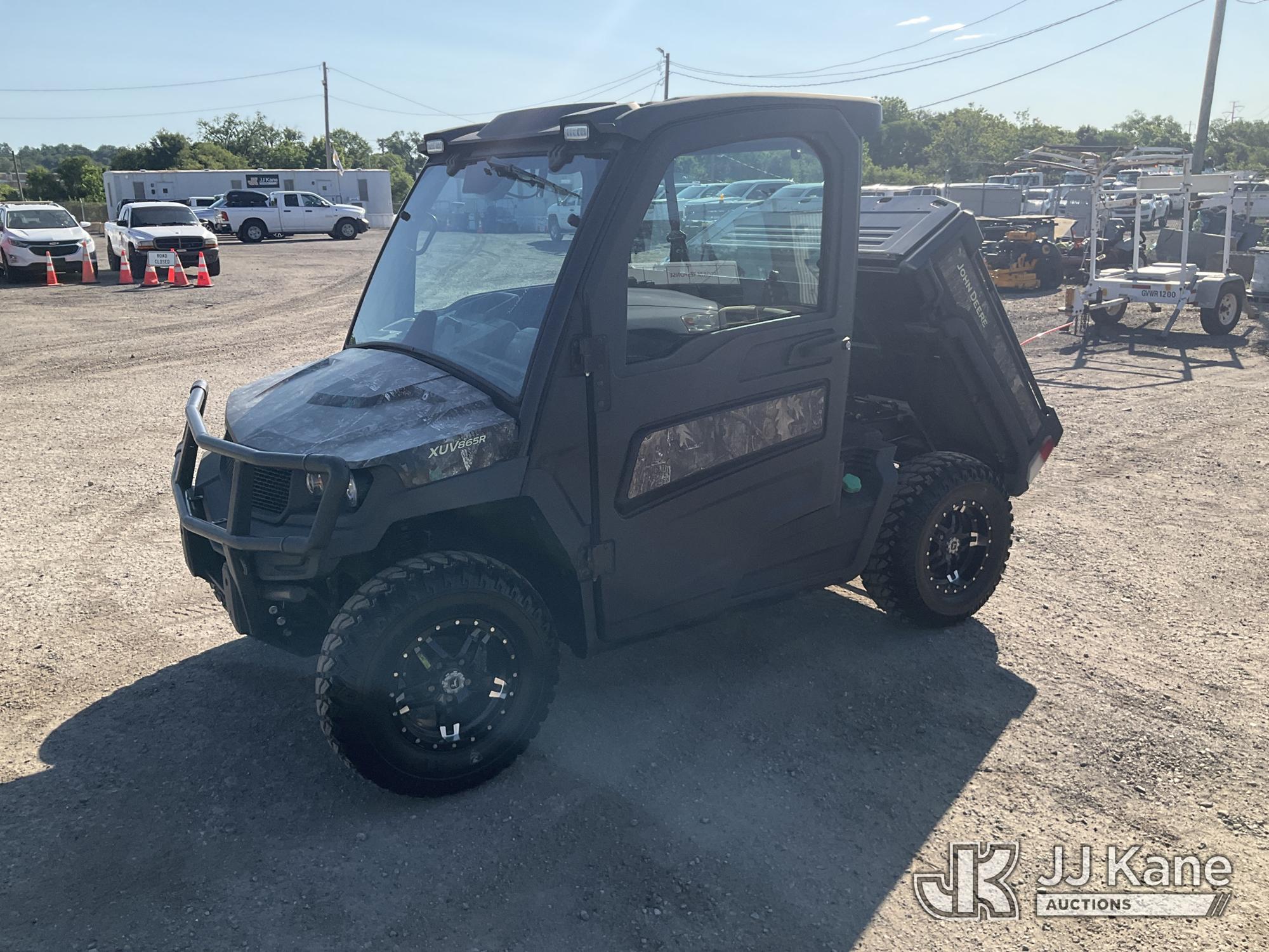 Photo of a 2022 John Deere XUV865R