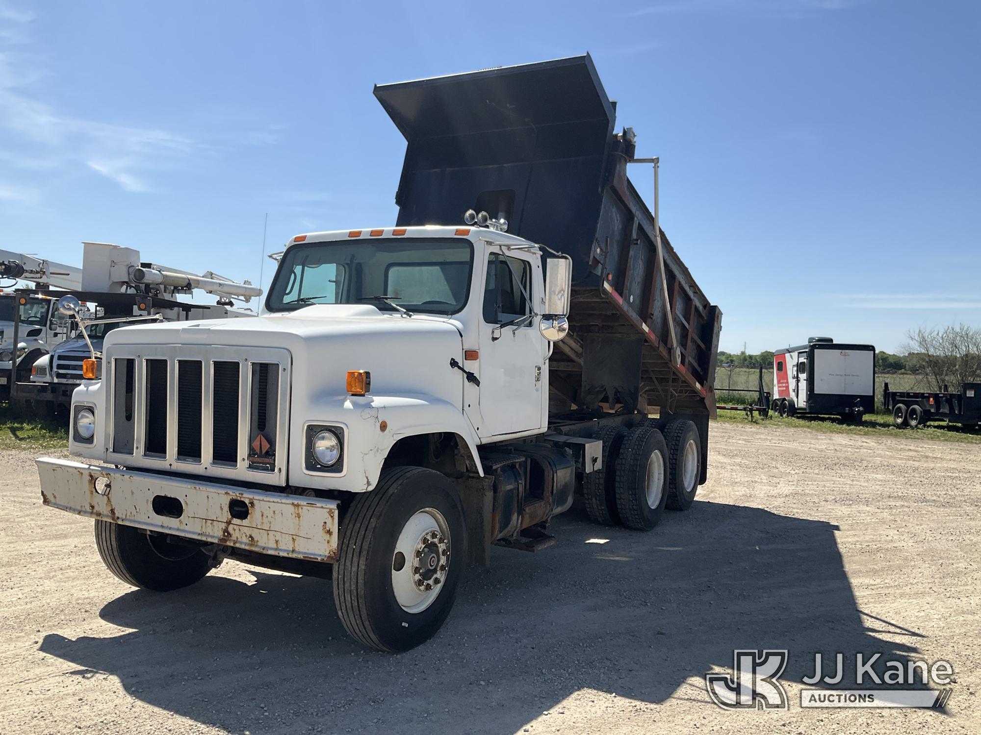 Photo of a 2002 International 2554