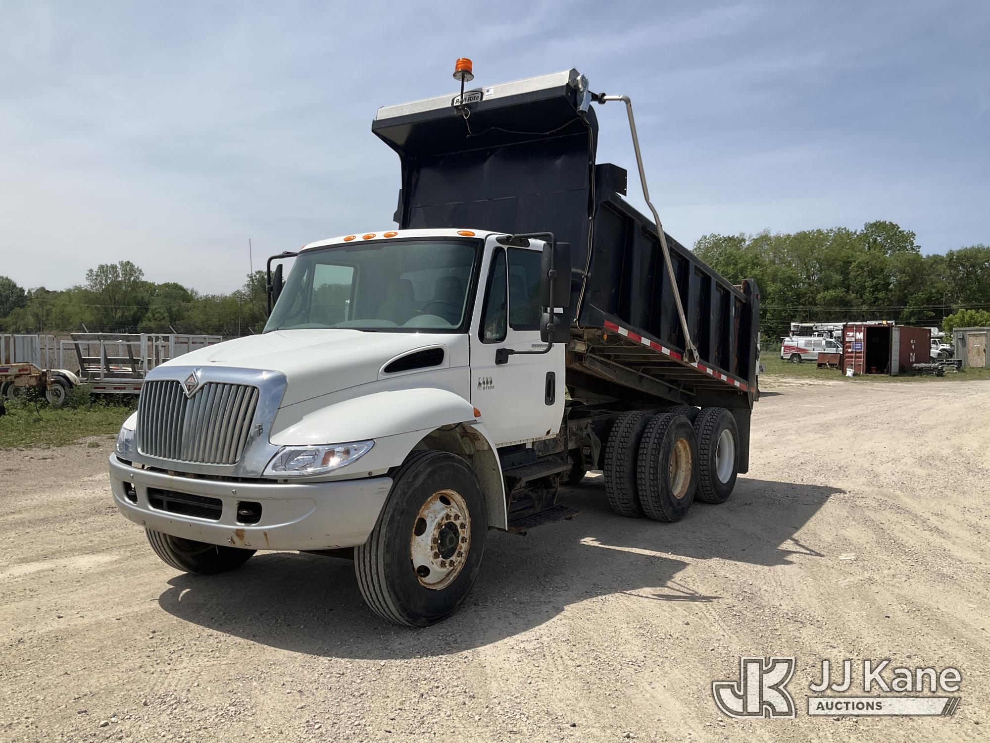 Photo of a 2003 International 4400