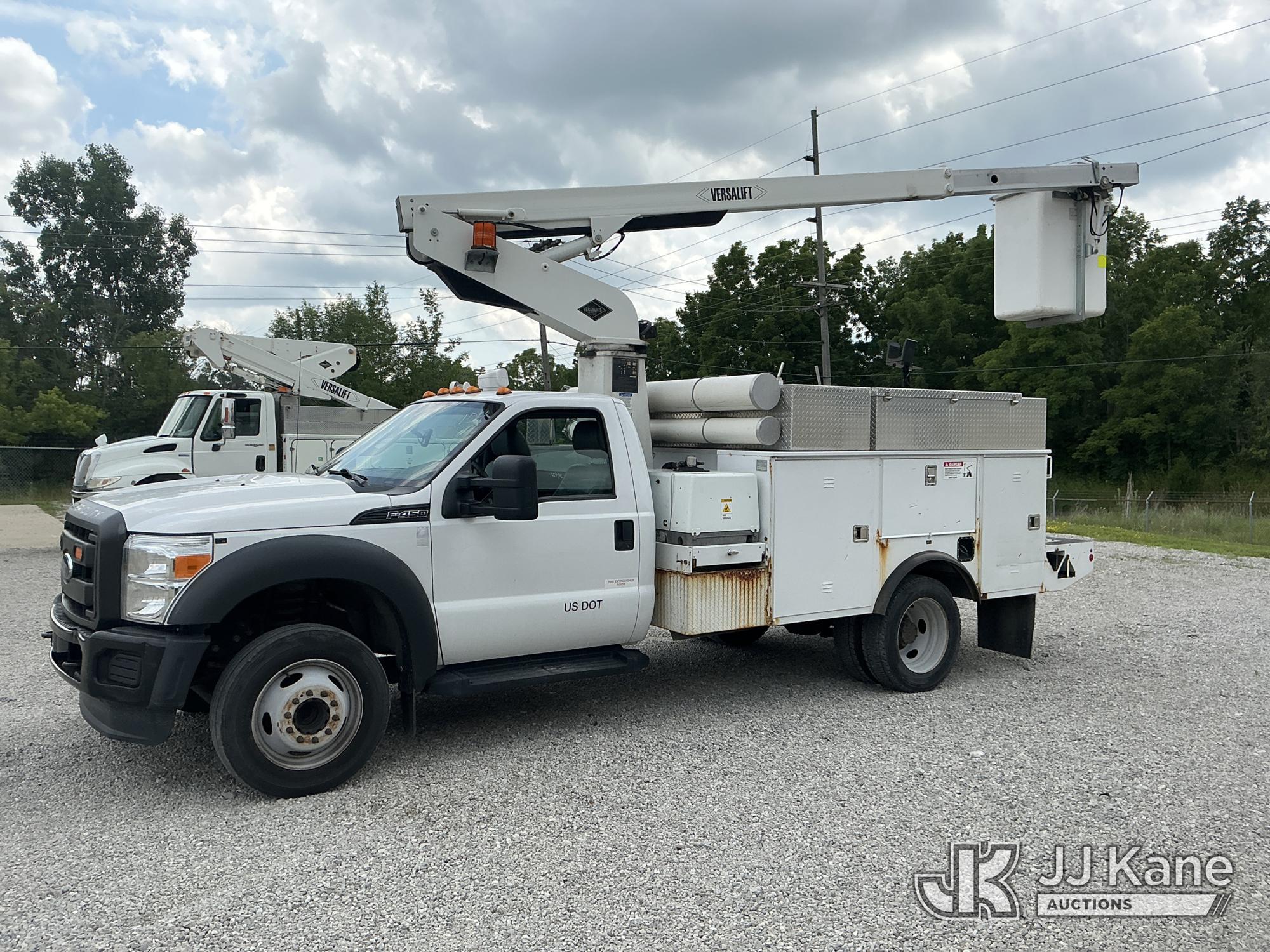 Versalift TEL29NE03, Telescopic Non-Insulated Bucket Truck mounted behind cab on 2016 Ford F-450 SD Regular Cab DRW Service Truck