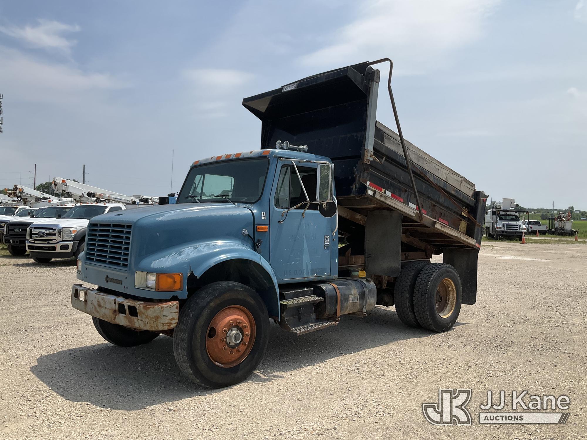 Photo of a 1993 International 4900