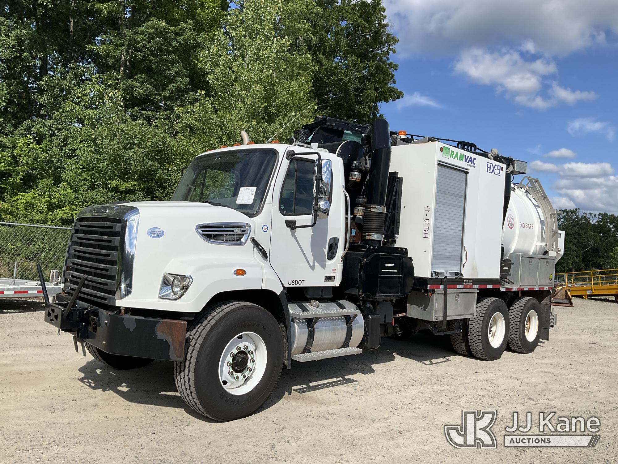 Photo of a 2016 Freightliner 108SD