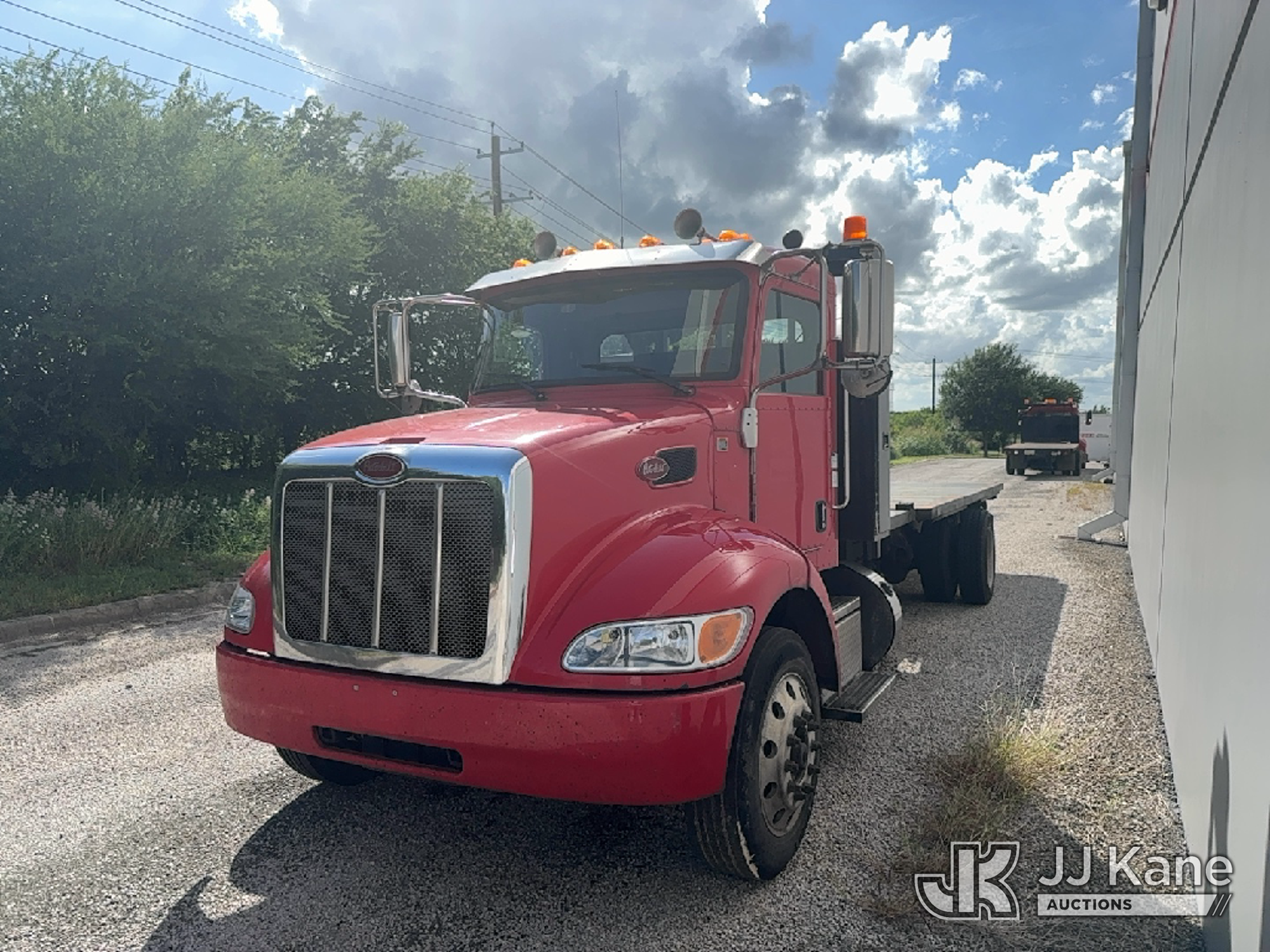 Photo of a 2020 Peterbilt 337