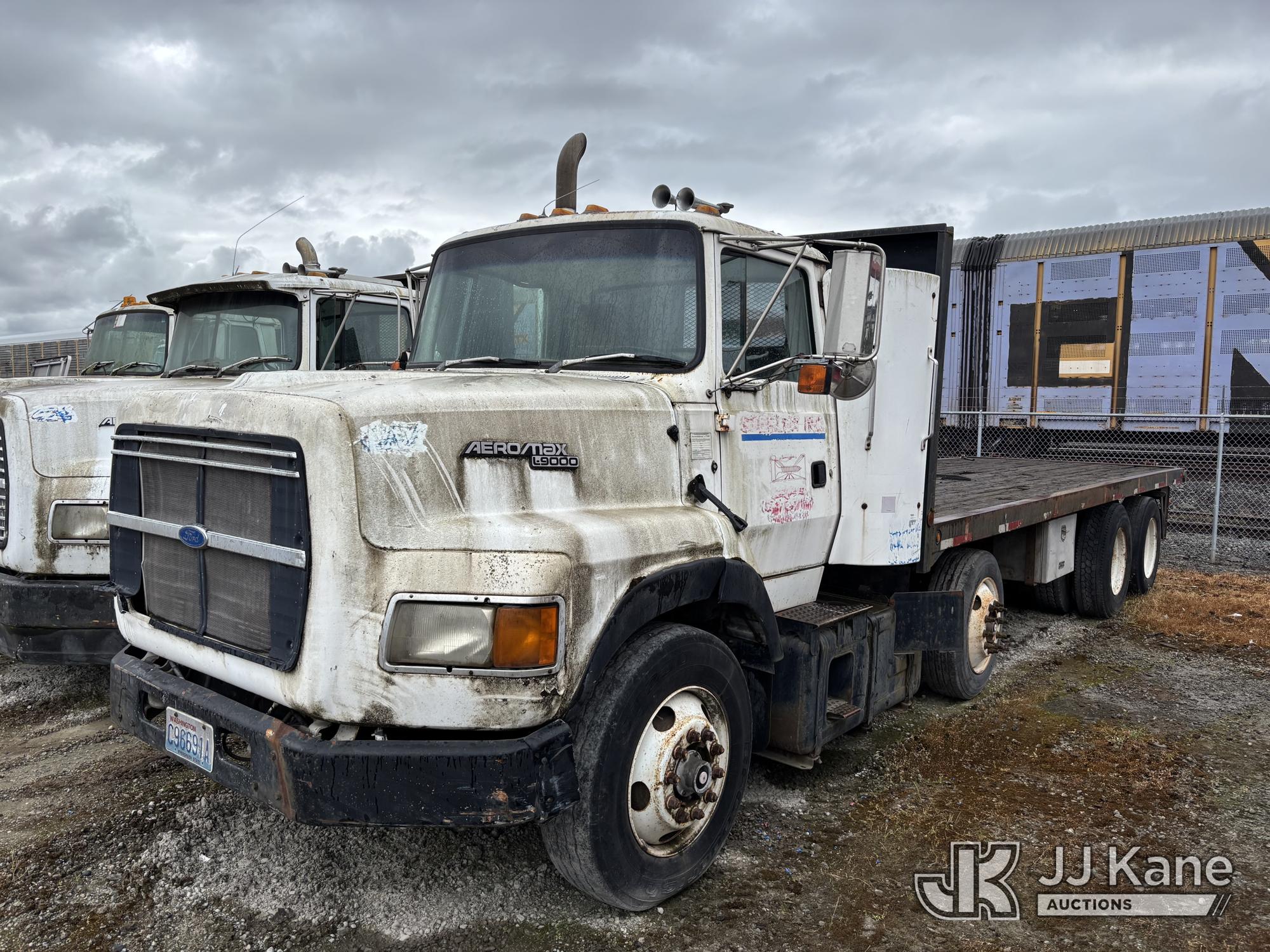 Photo of a 1994 Ford L9000