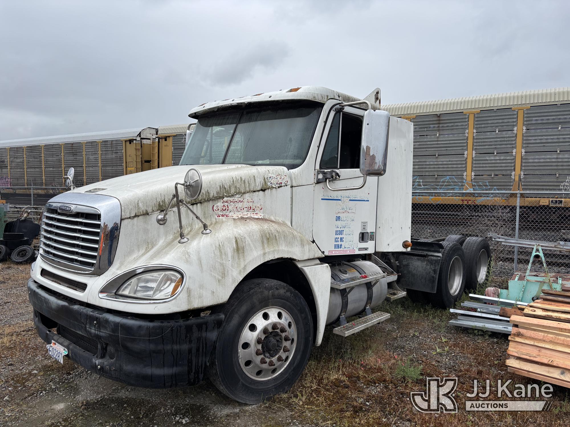 Photo of a 2009 Freightliner Columbia 120