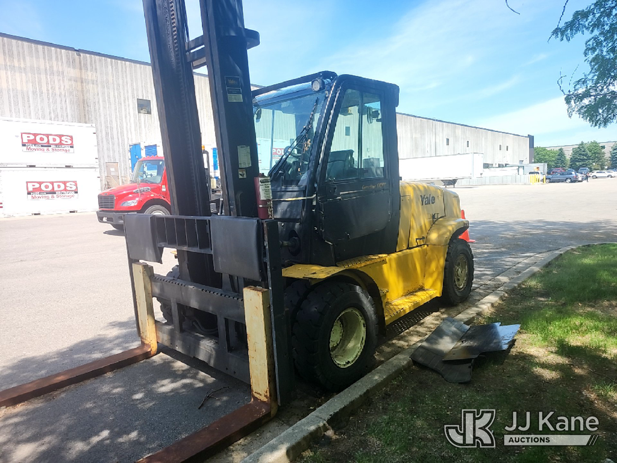 2013 Yale GDP190 Pneumatic Tired Forklift