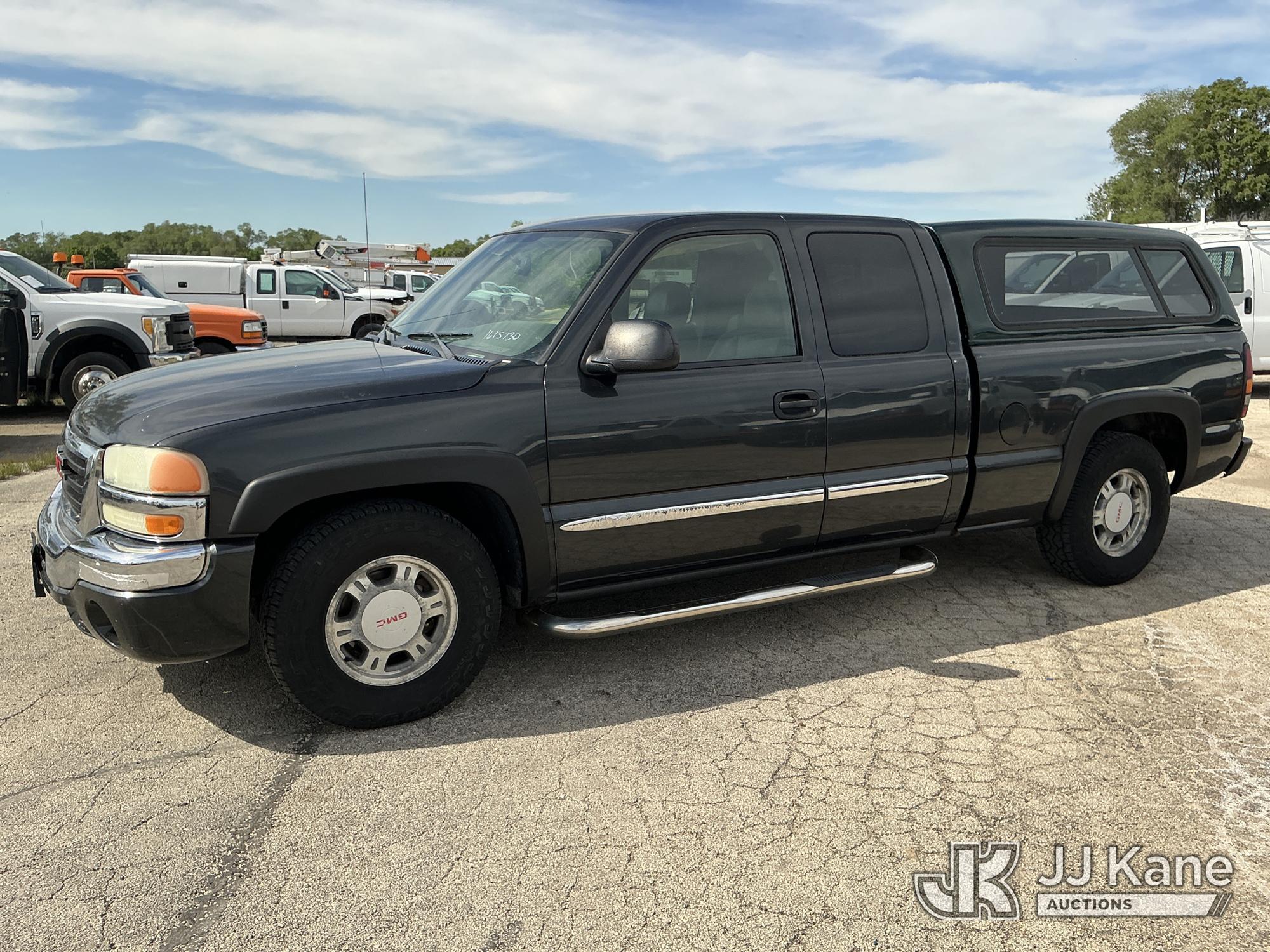 2004 GMC Sierra 1500 Extended-Cab Pickup Truck
