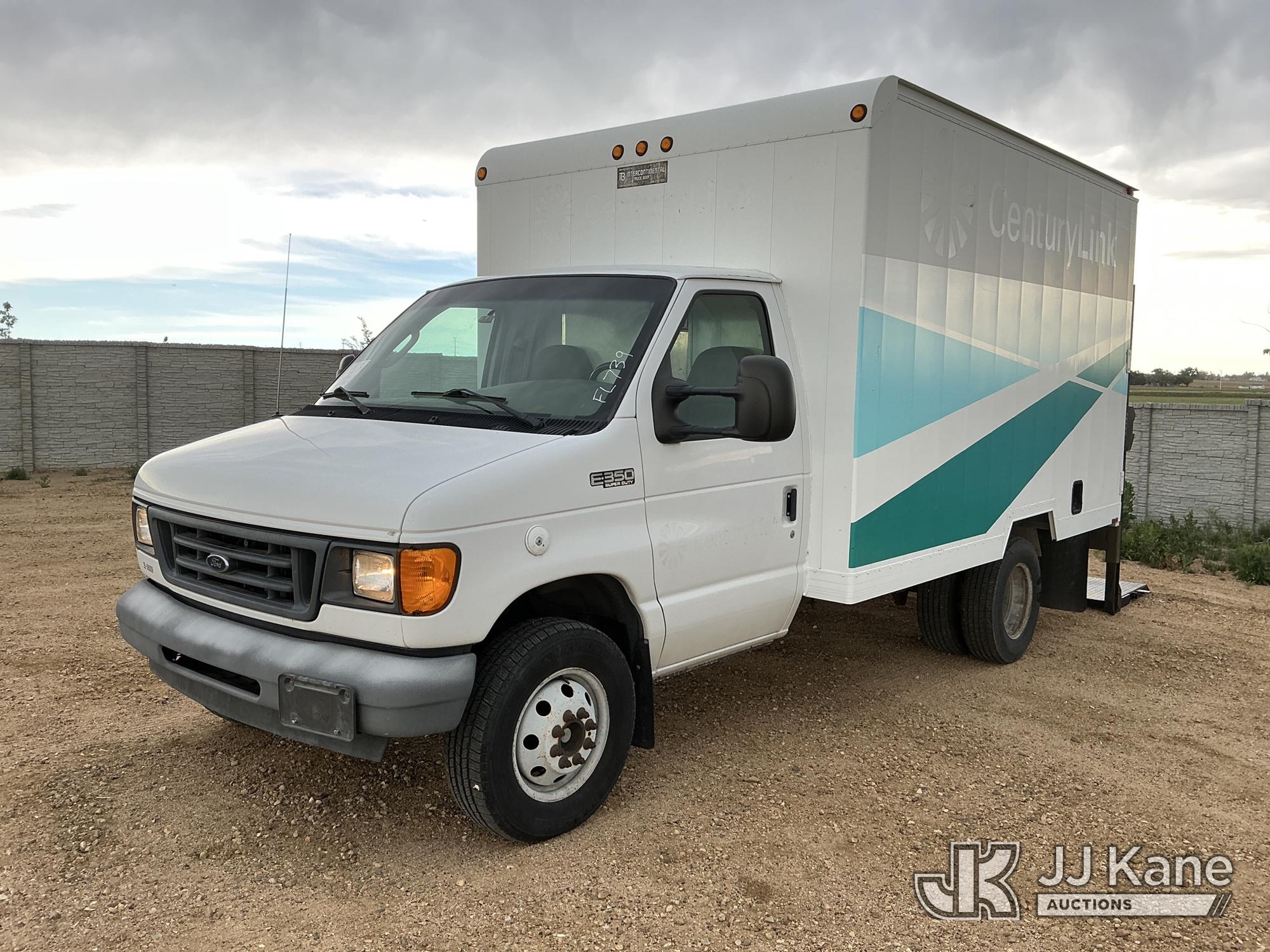 Photo of a 2003 Ford Econoline E-350 SD