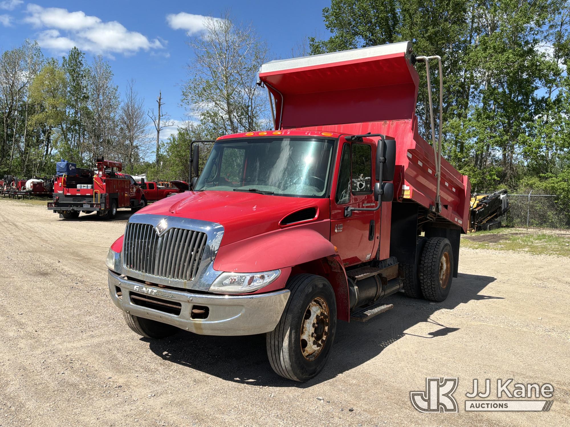 Photo of a 2005 International 4400
