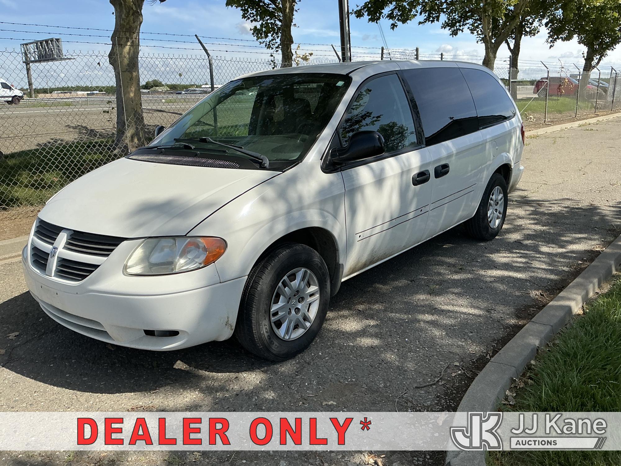 Photo of a 2005 Dodge Grand Caravan
