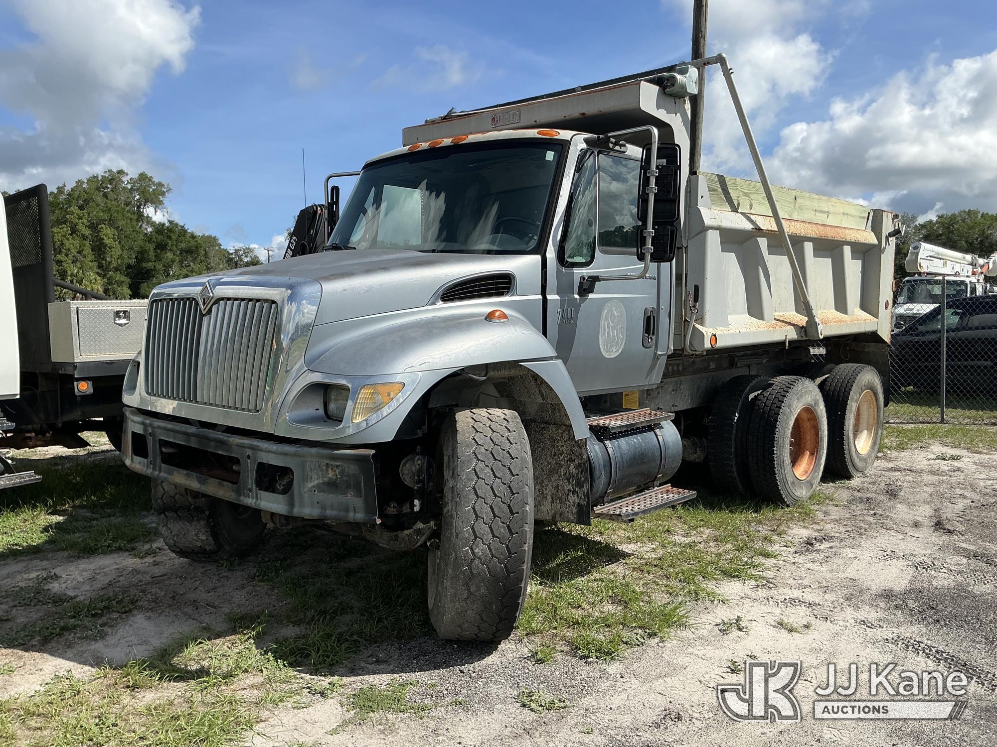Photo of a 2003 International 7400
