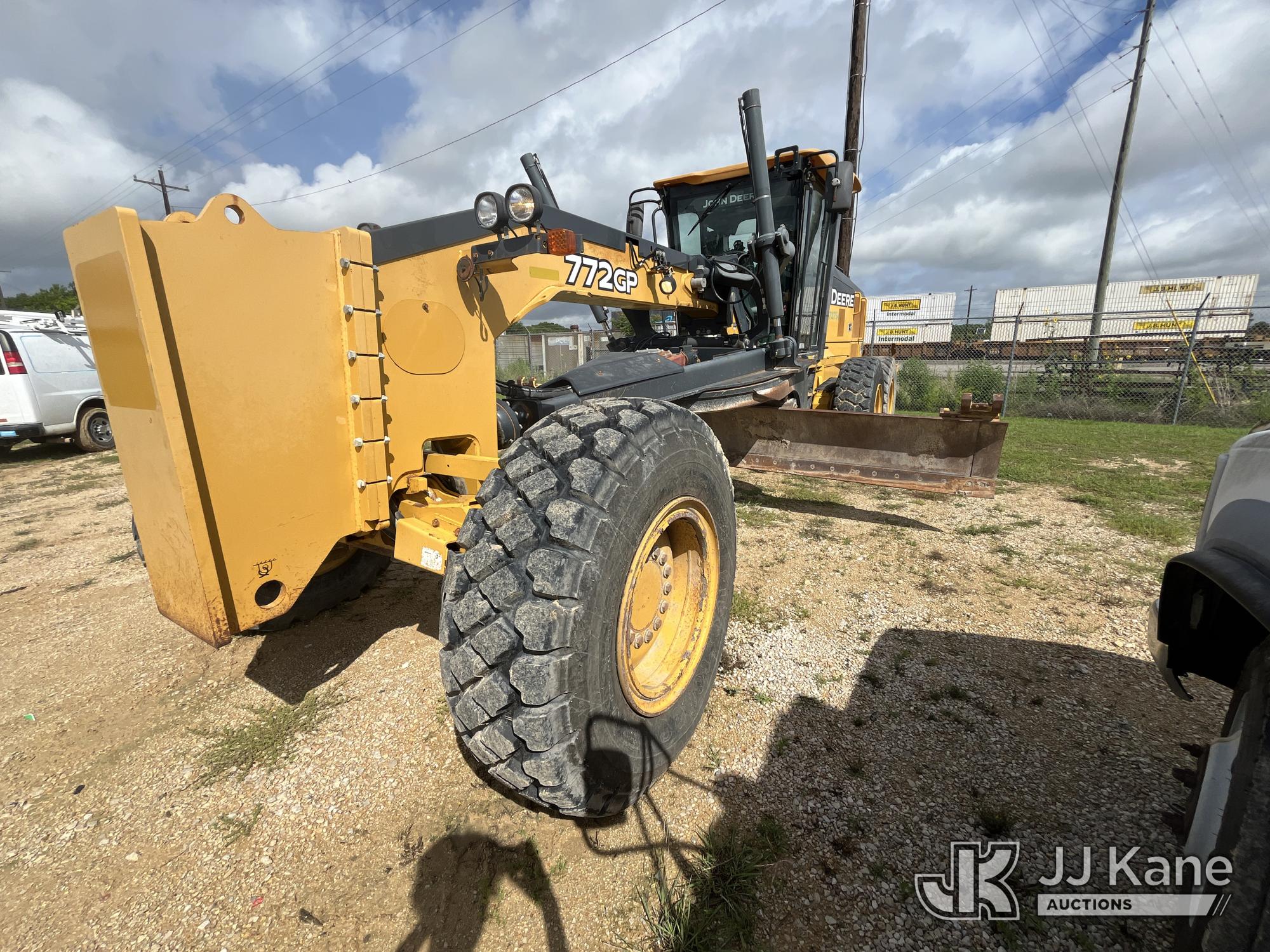 Photo of a 2019 John Deere 772GP 6WD
