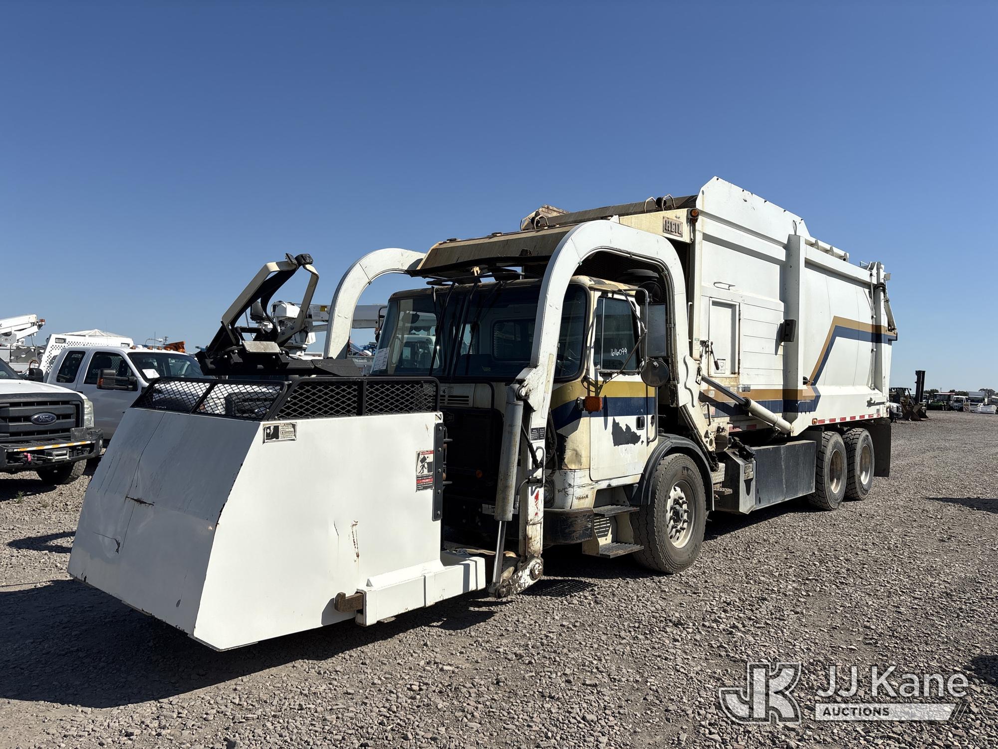 Photo of a 2011 Autocar ACX Xpeditor