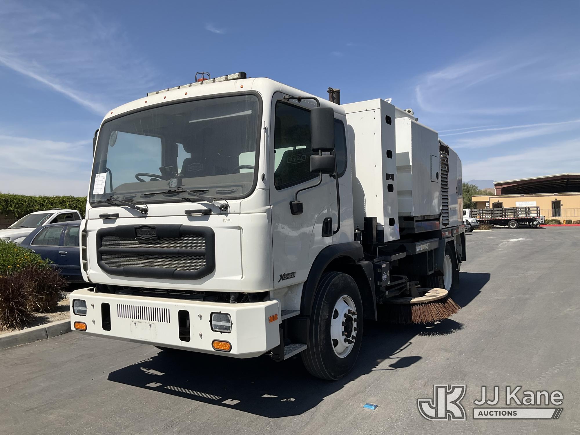 Photo of a 2017 Autocar ACMD42