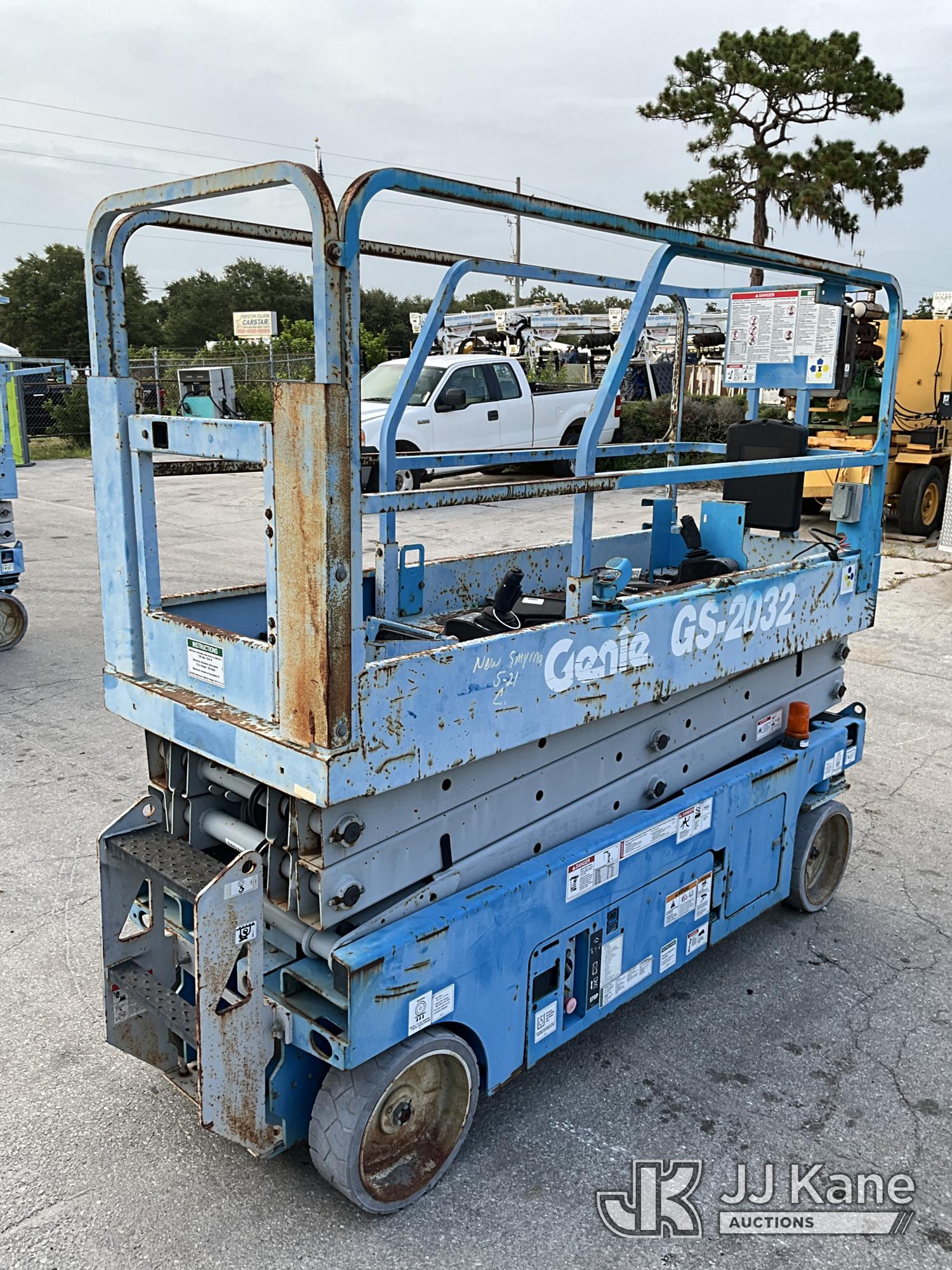 Photo of a 2011 Genie GS-2032