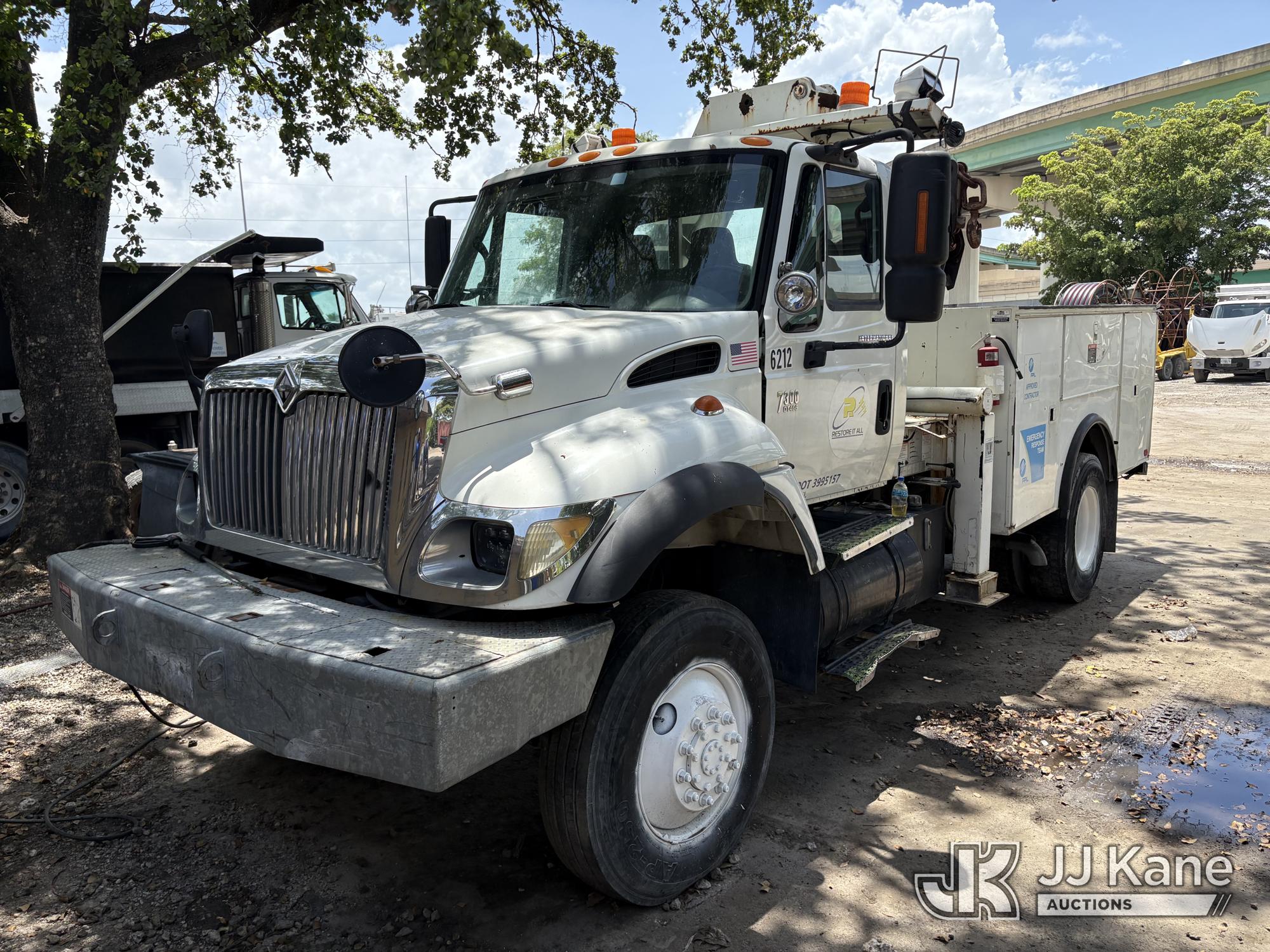 Photo of a 2004 International 7300 4x4