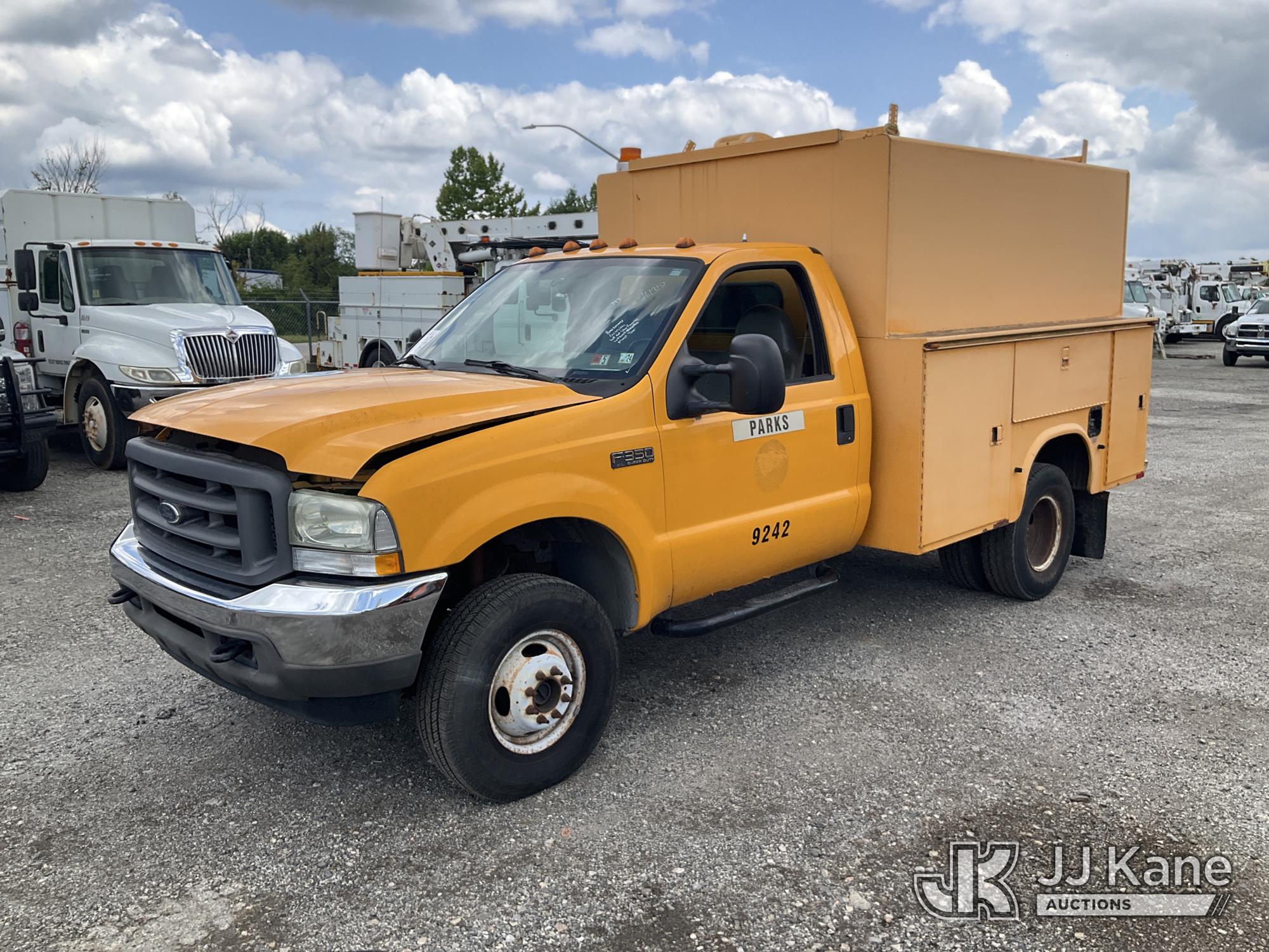 2004 Ford F350 Enclosed Service Truck