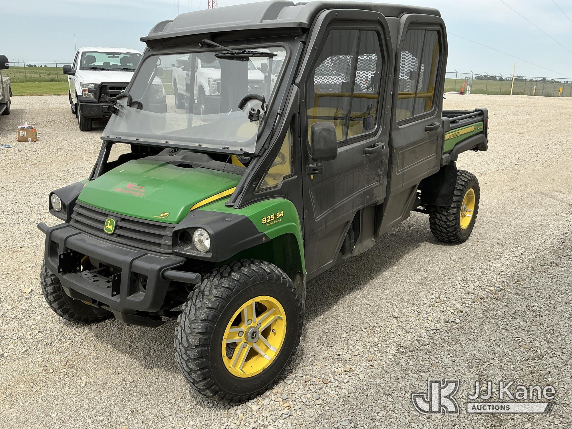 Photo of a 2016 John Deere 825i S4