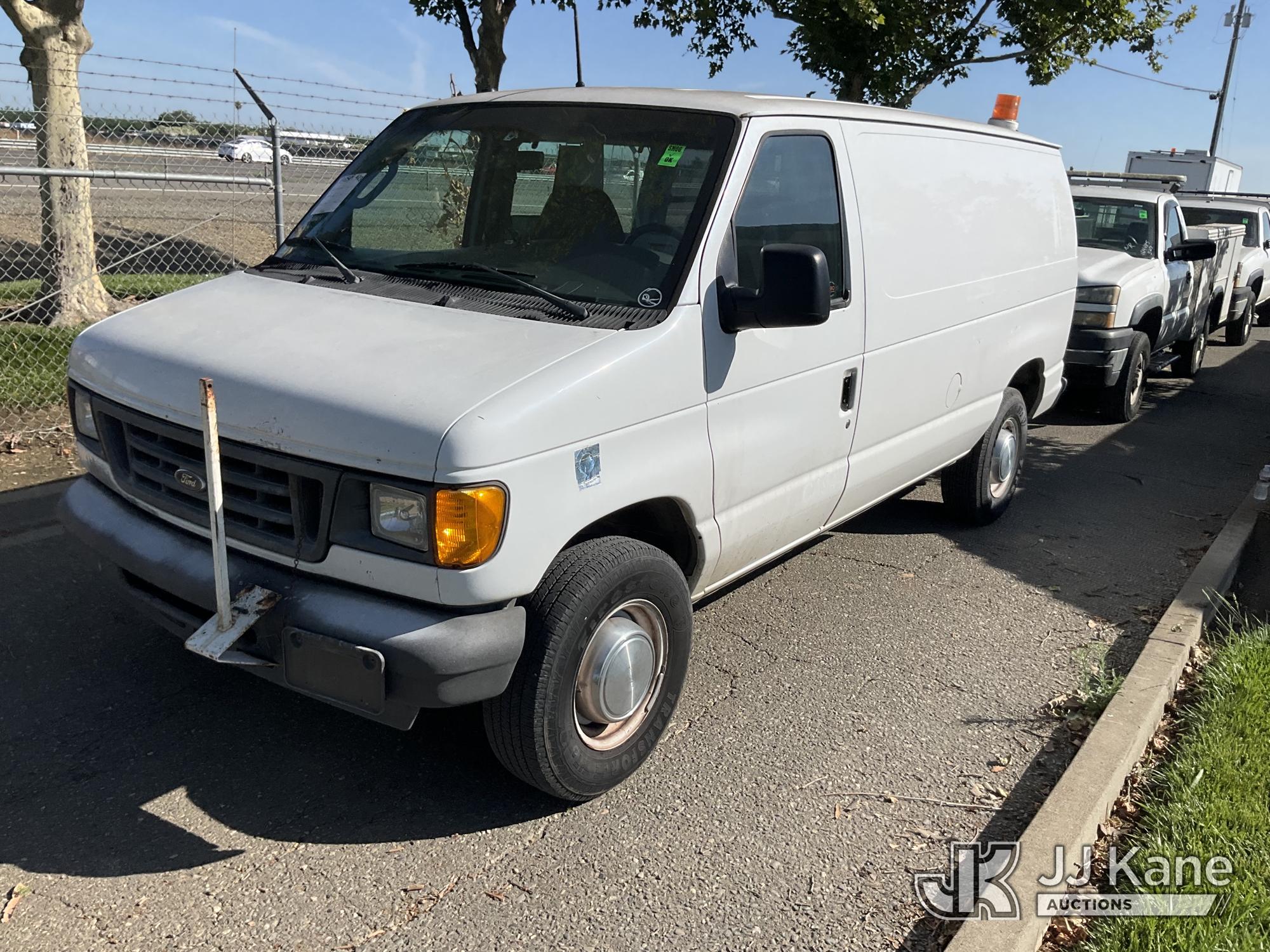 Photo of a 2004 Ford Econoline