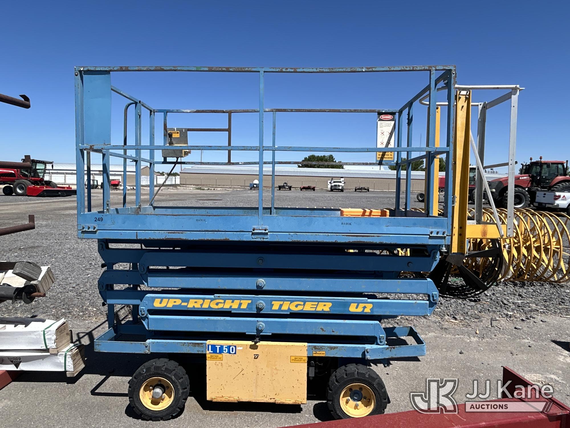 Up-Right Tiger LT50 Self-Propelled Scissor Lift