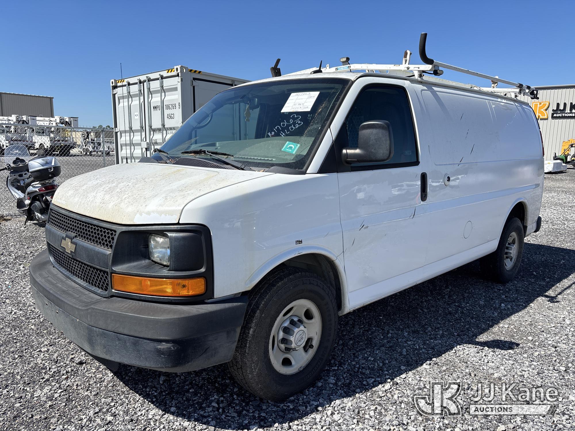 2015 Chevrolet Express G2500 Cargo Van (1617063)