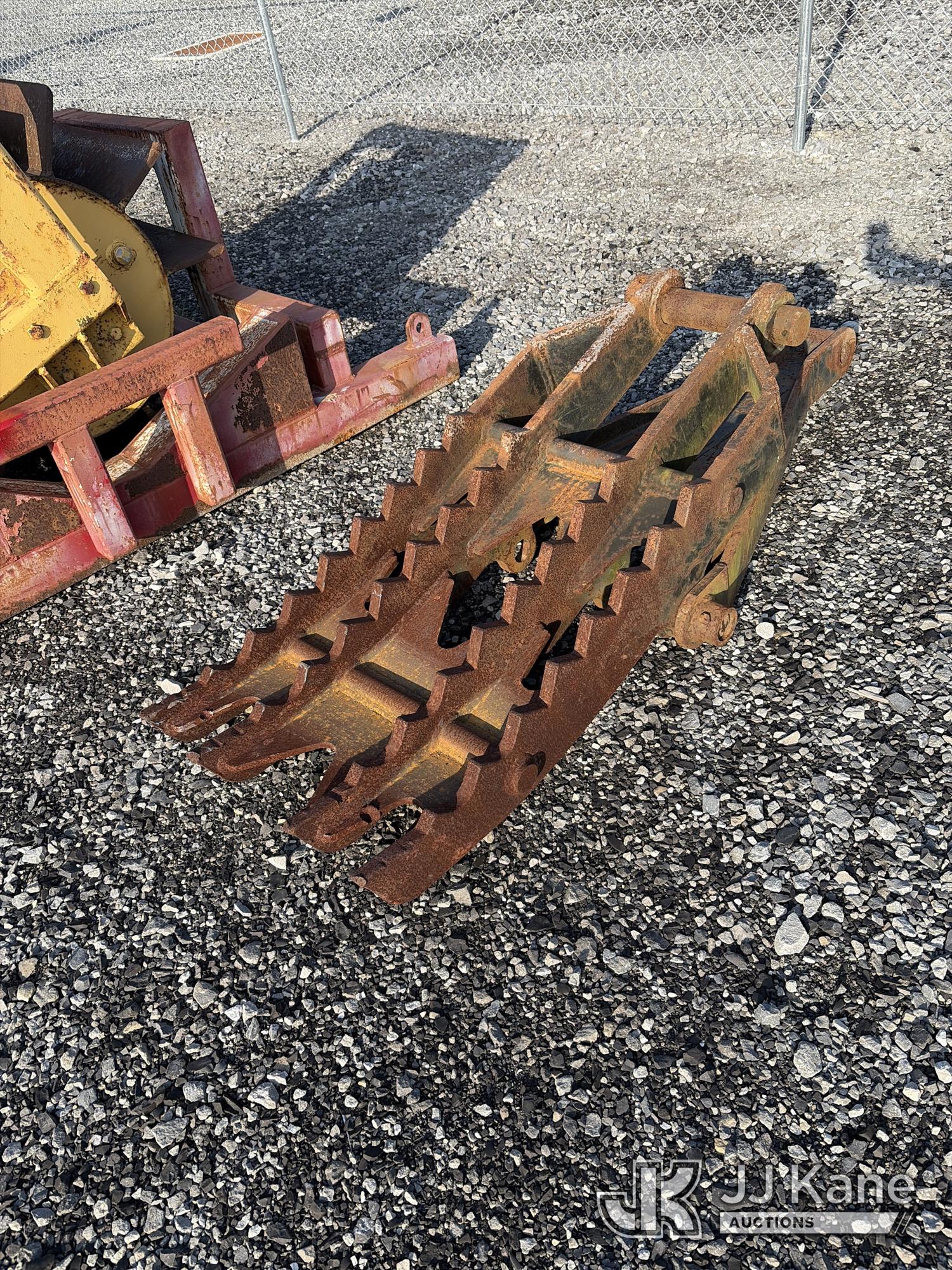 Excavator Thumb NOTE: This unit is being sold AS IS/WHERE IS via Timed Auction and is located in Hammond