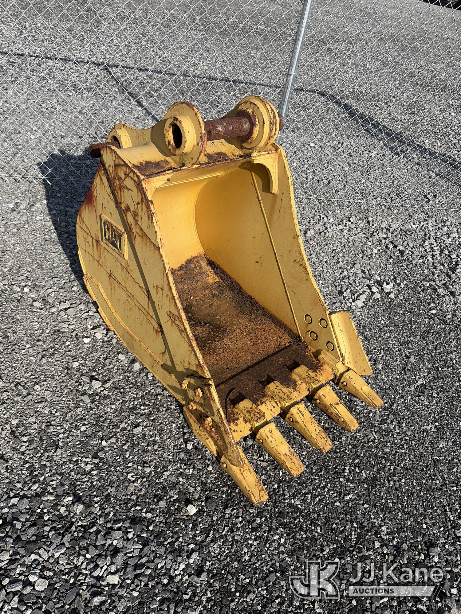 Caterpillar Digging Bucket NOTE: This unit is being sold AS IS/WHERE IS via Timed Auction and is located in Hammond